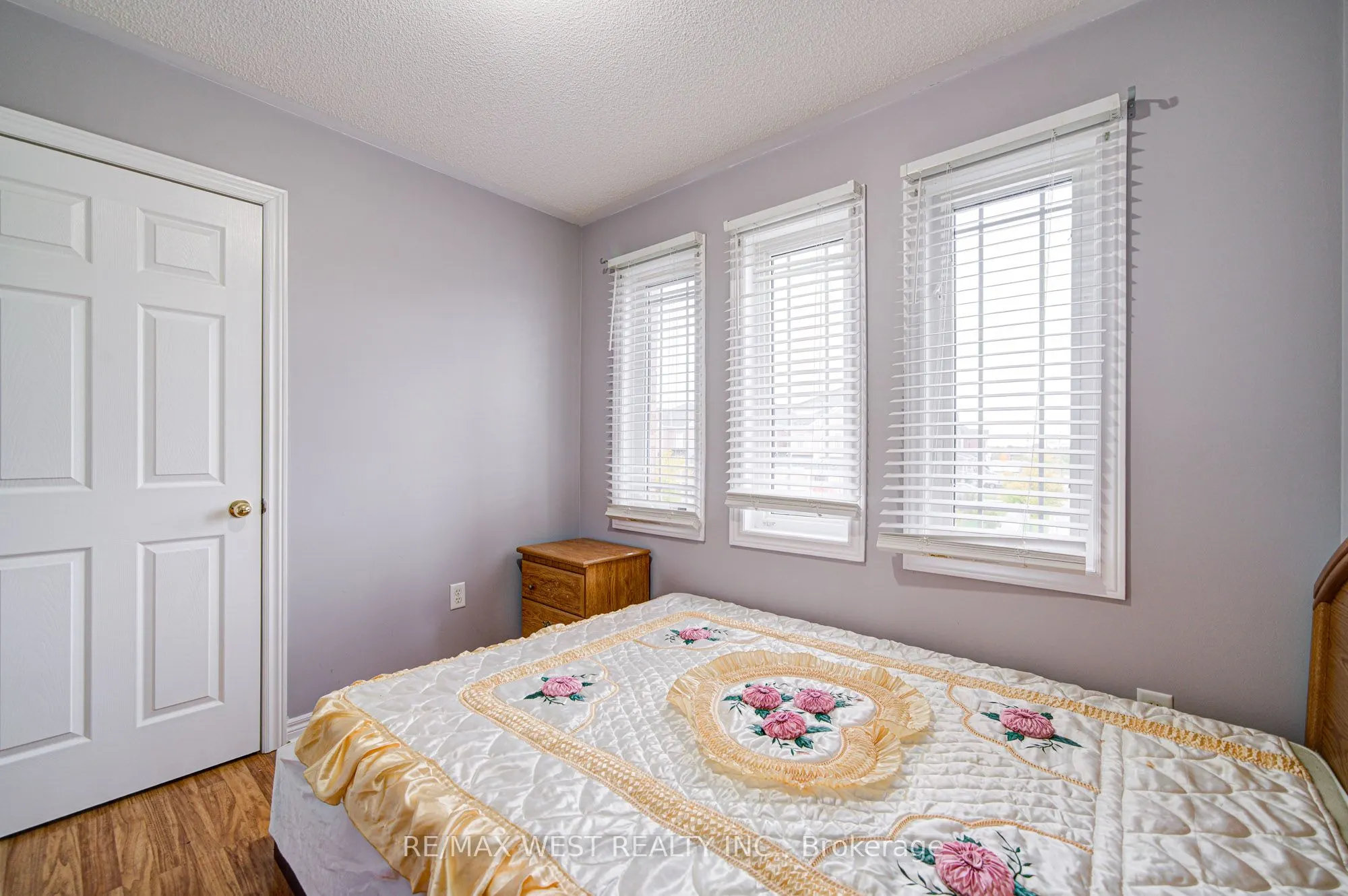 12 Eaglefield Gate