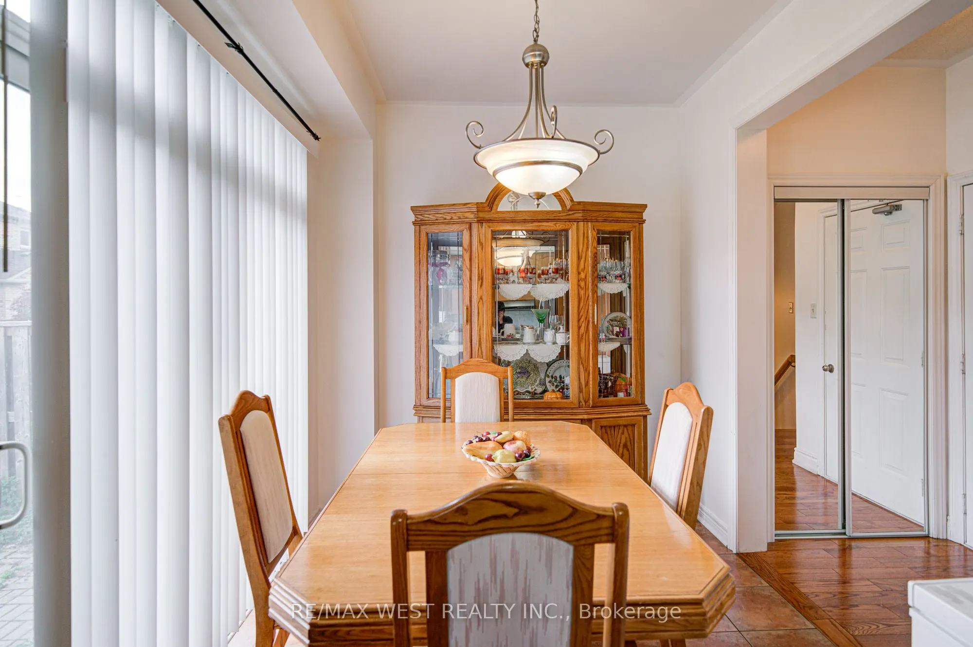 12 Eaglefield Gate