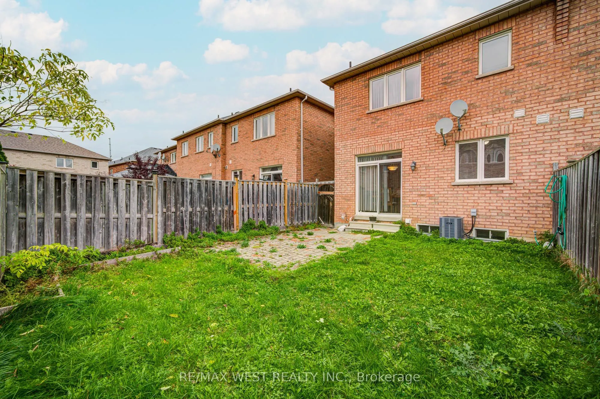 12 Eaglefield Gate