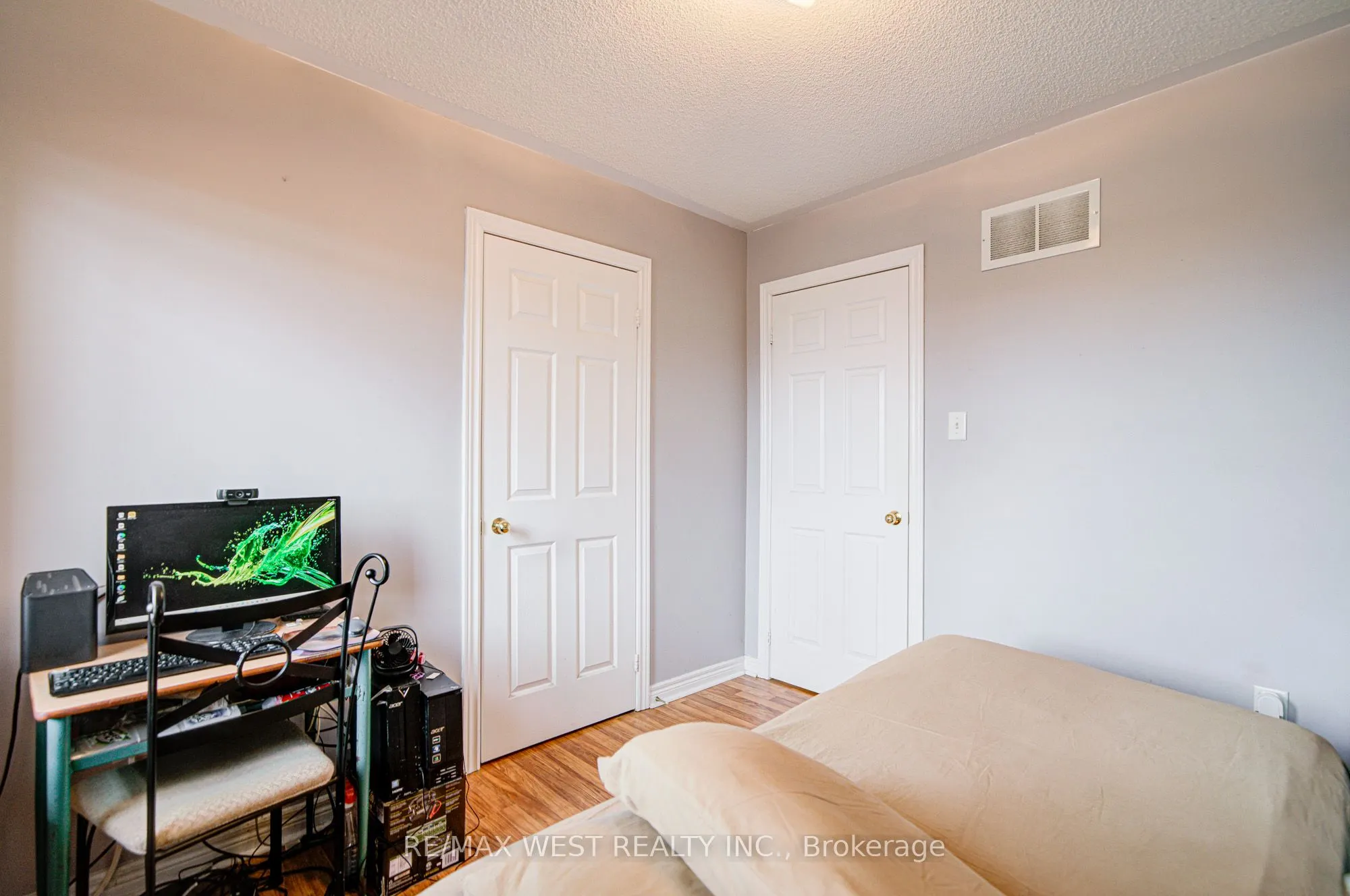 12 Eaglefield Gate
