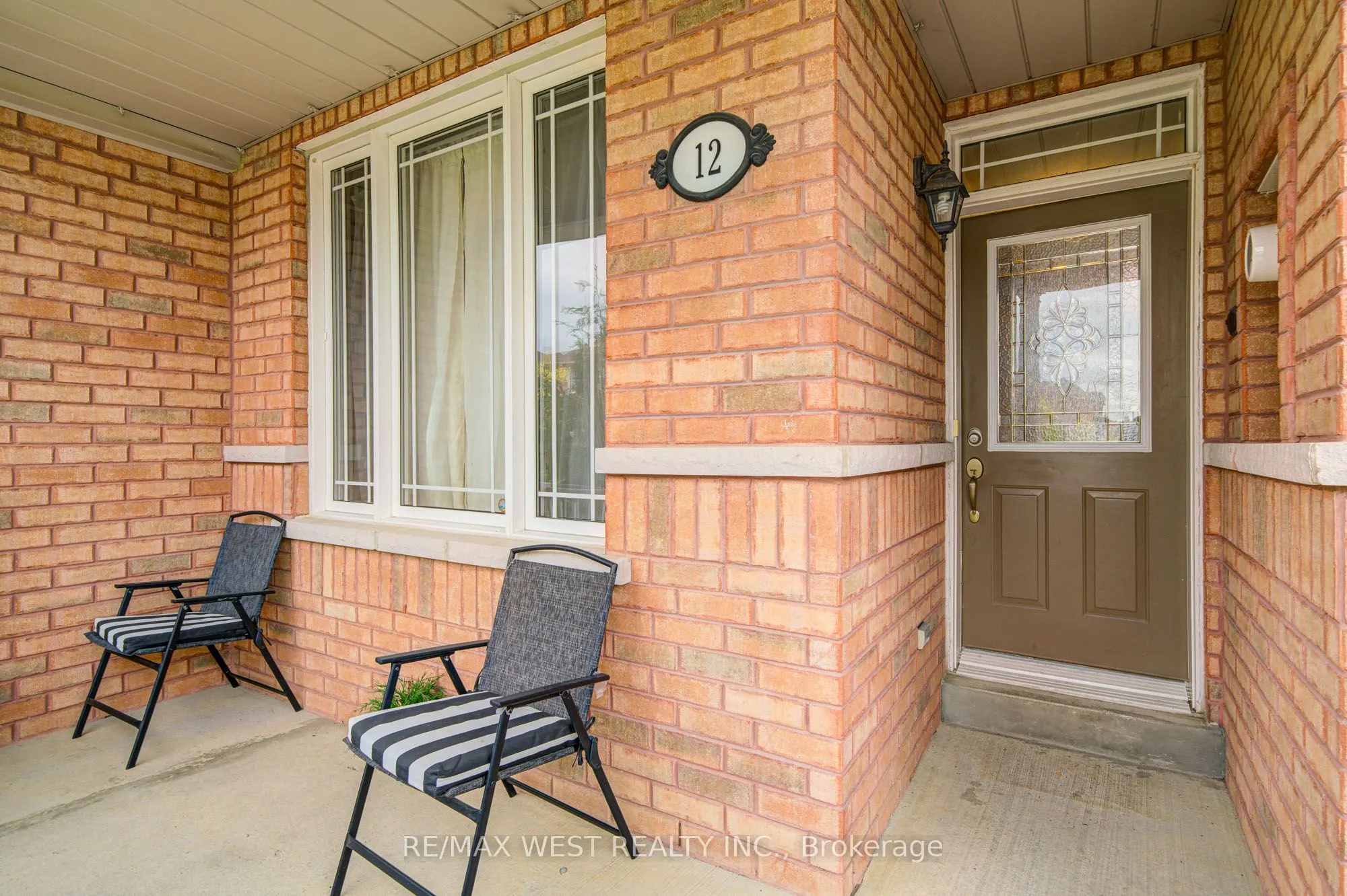12 Eaglefield Gate