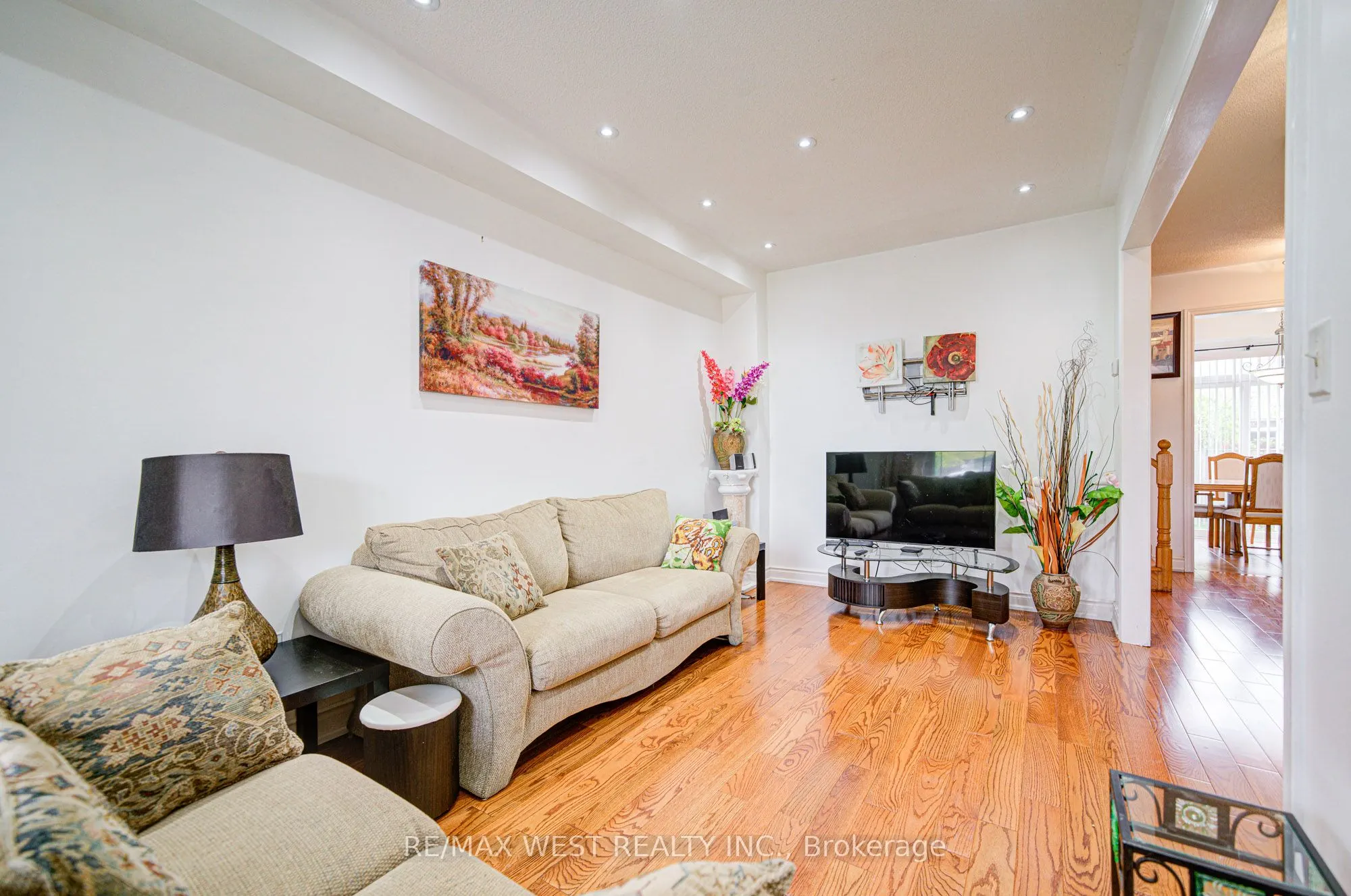 12 Eaglefield Gate