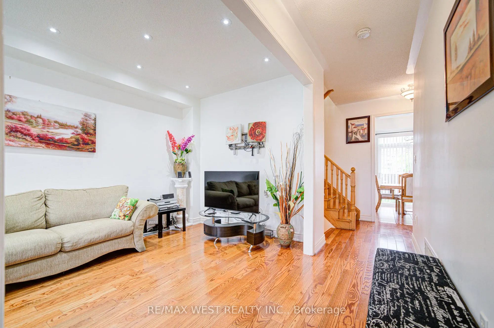 12 Eaglefield Gate