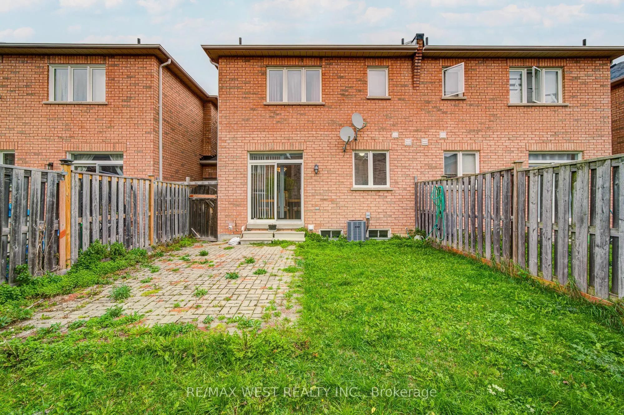 12 Eaglefield Gate