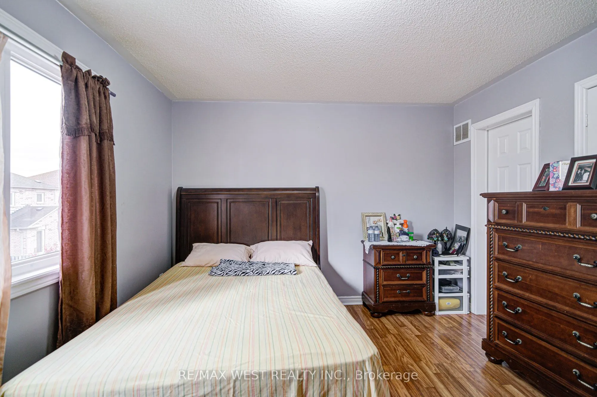 12 Eaglefield Gate