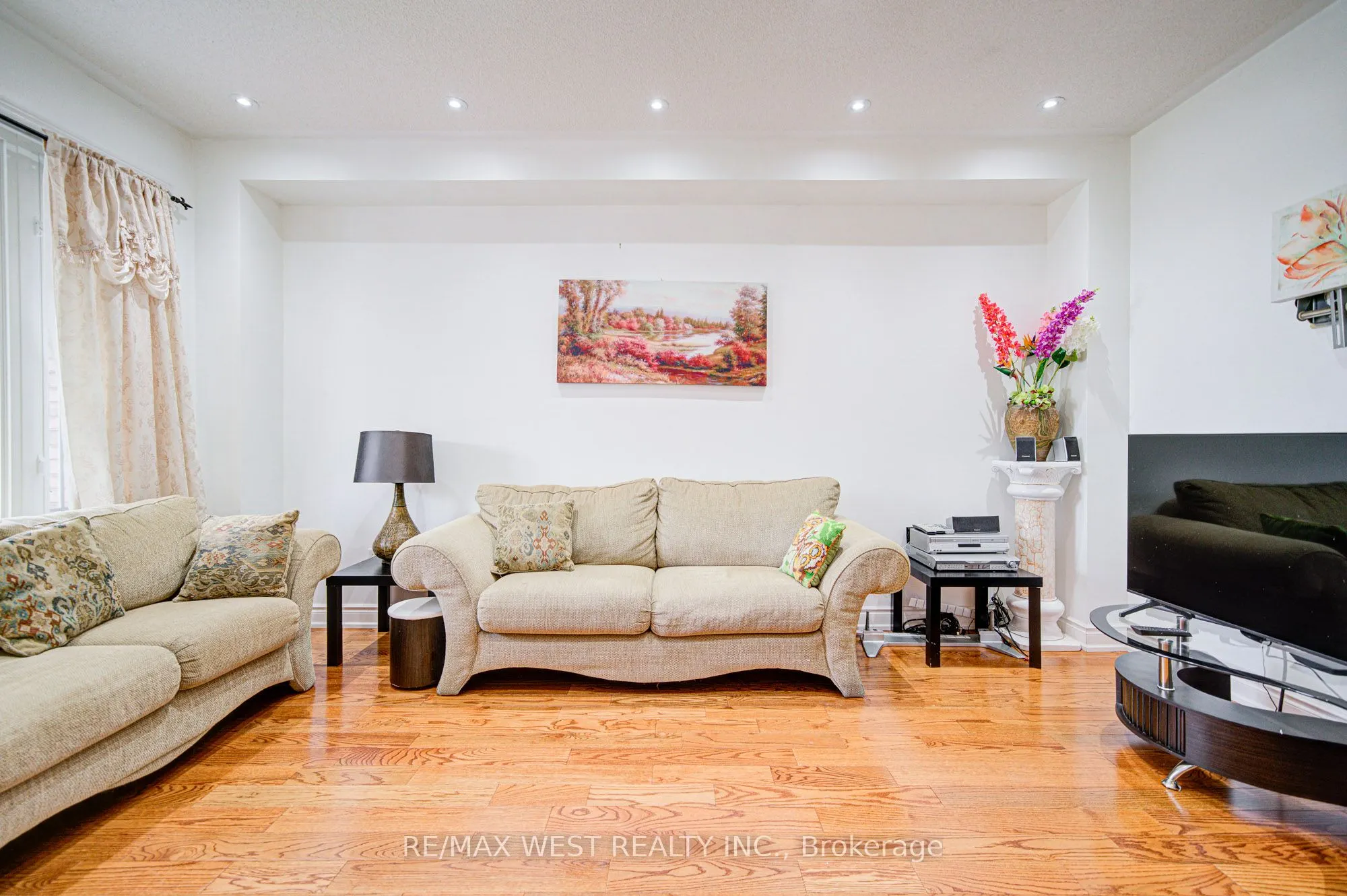 12 Eaglefield Gate