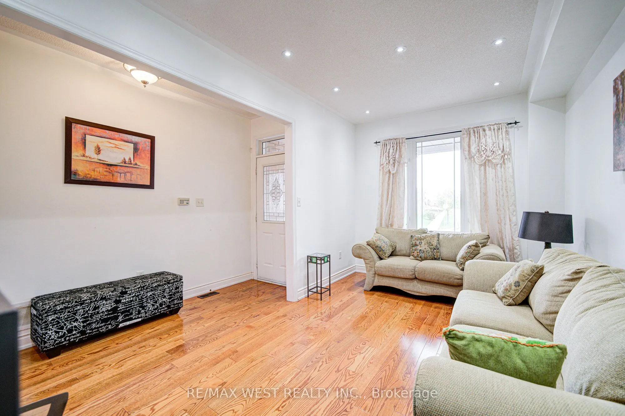 12 Eaglefield Gate