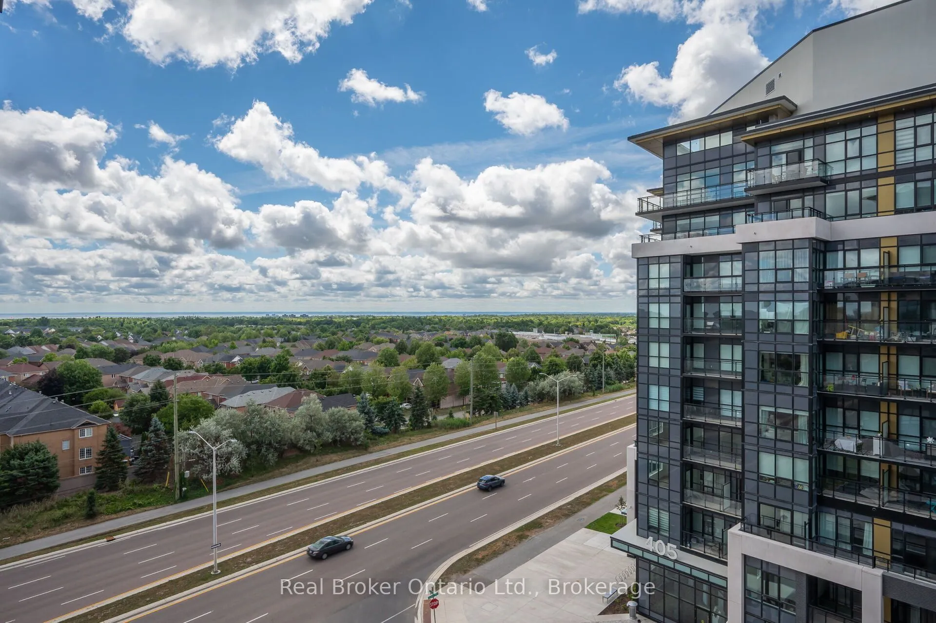 395 Dundas Street, #819