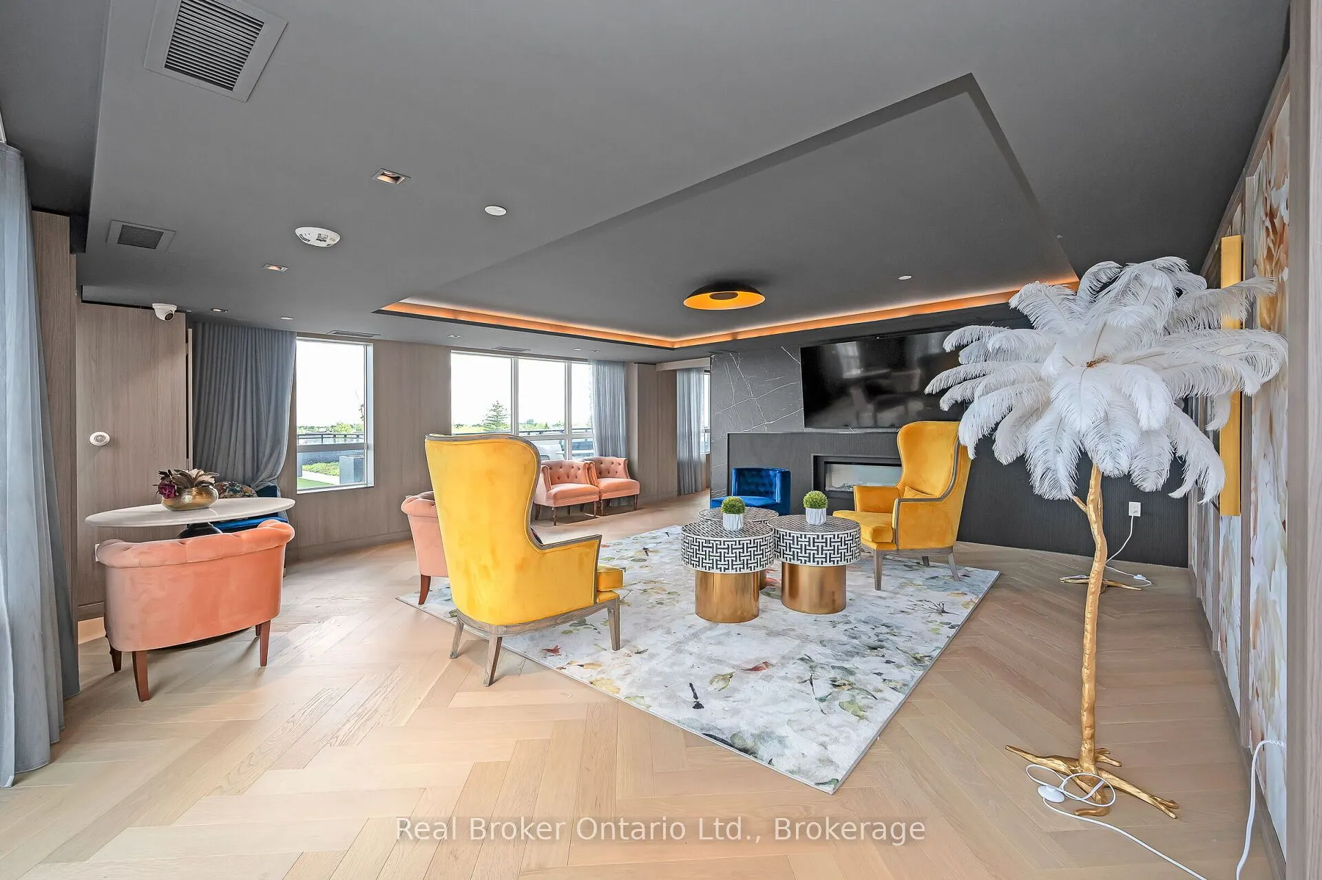 395 Dundas Street, #819