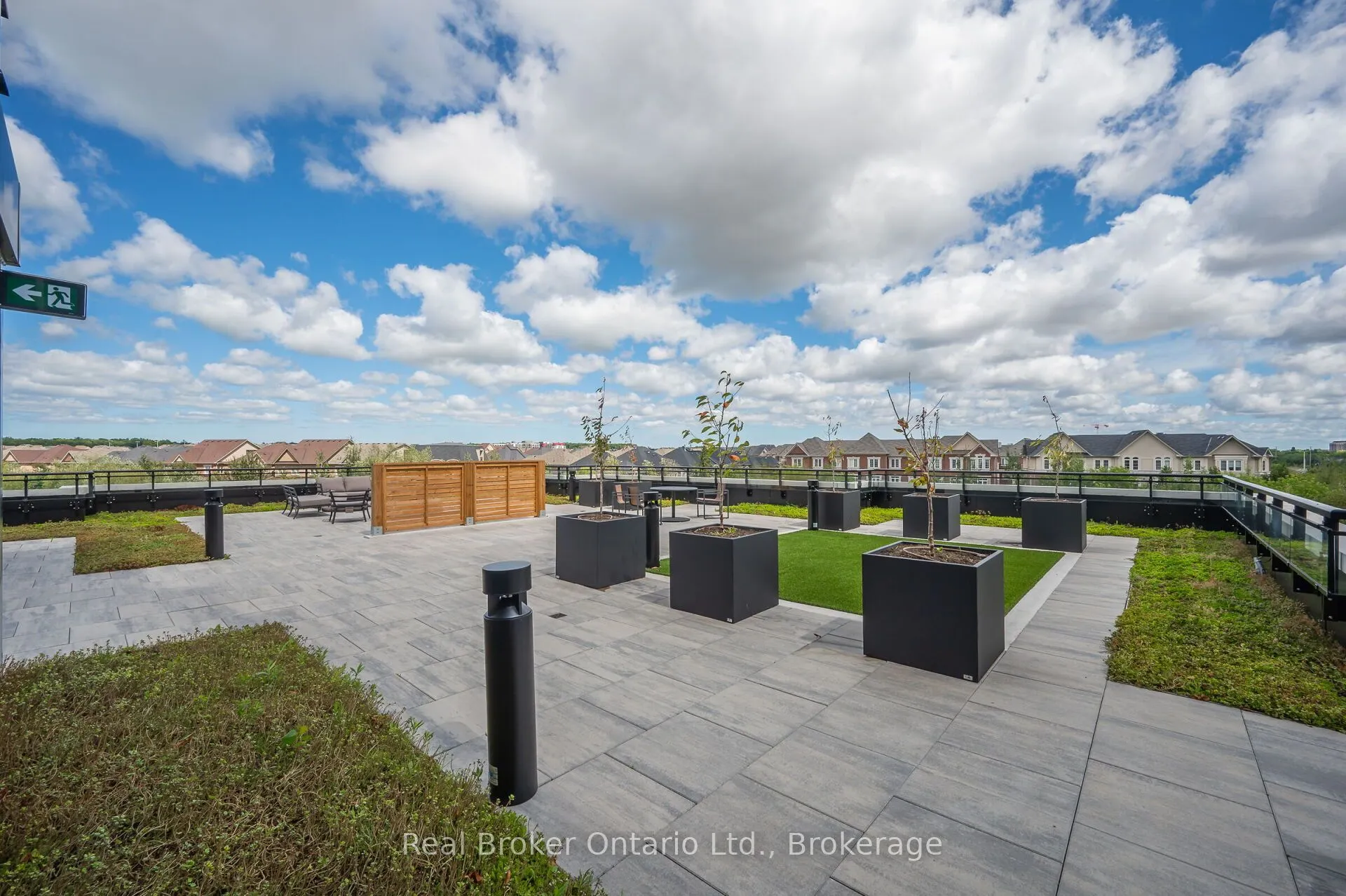 395 Dundas Street, #819