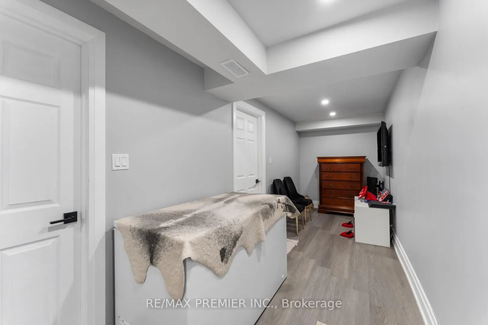 102 Dawson Crescent, #102