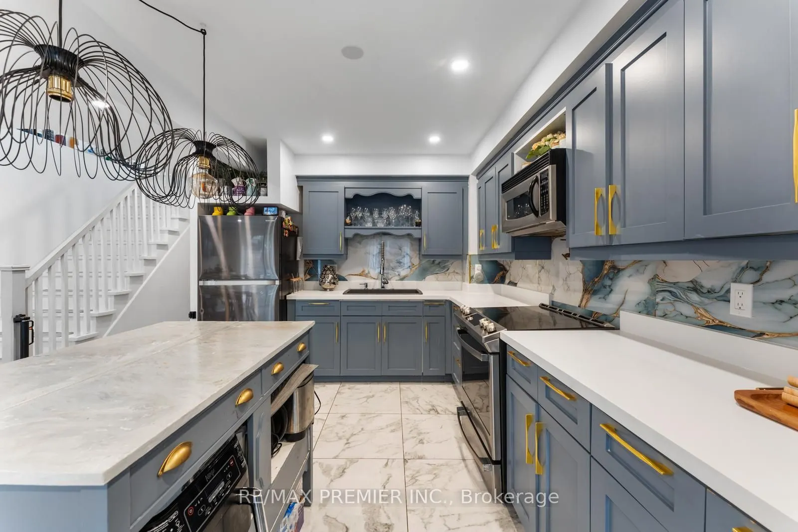 102 Dawson Crescent, #102