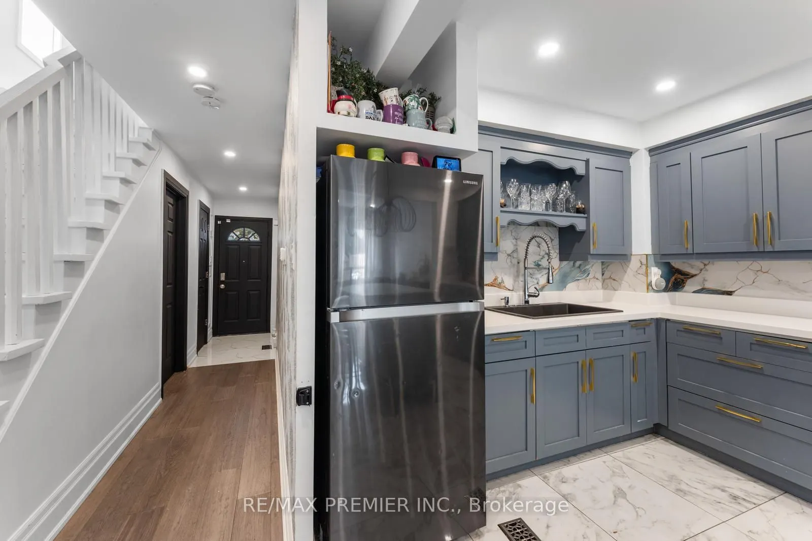 102 Dawson Crescent, #102
