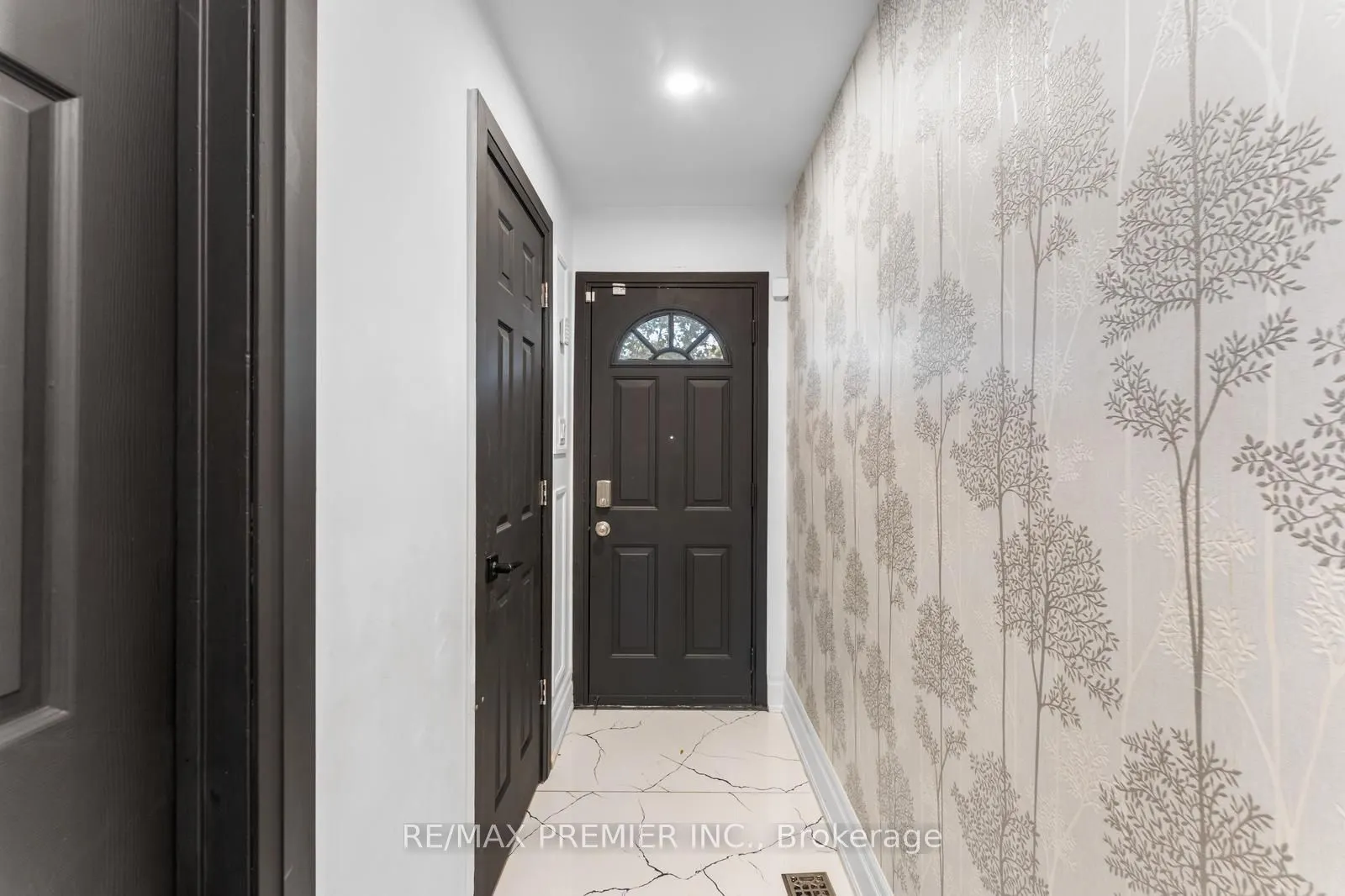 102 Dawson Crescent, #102
