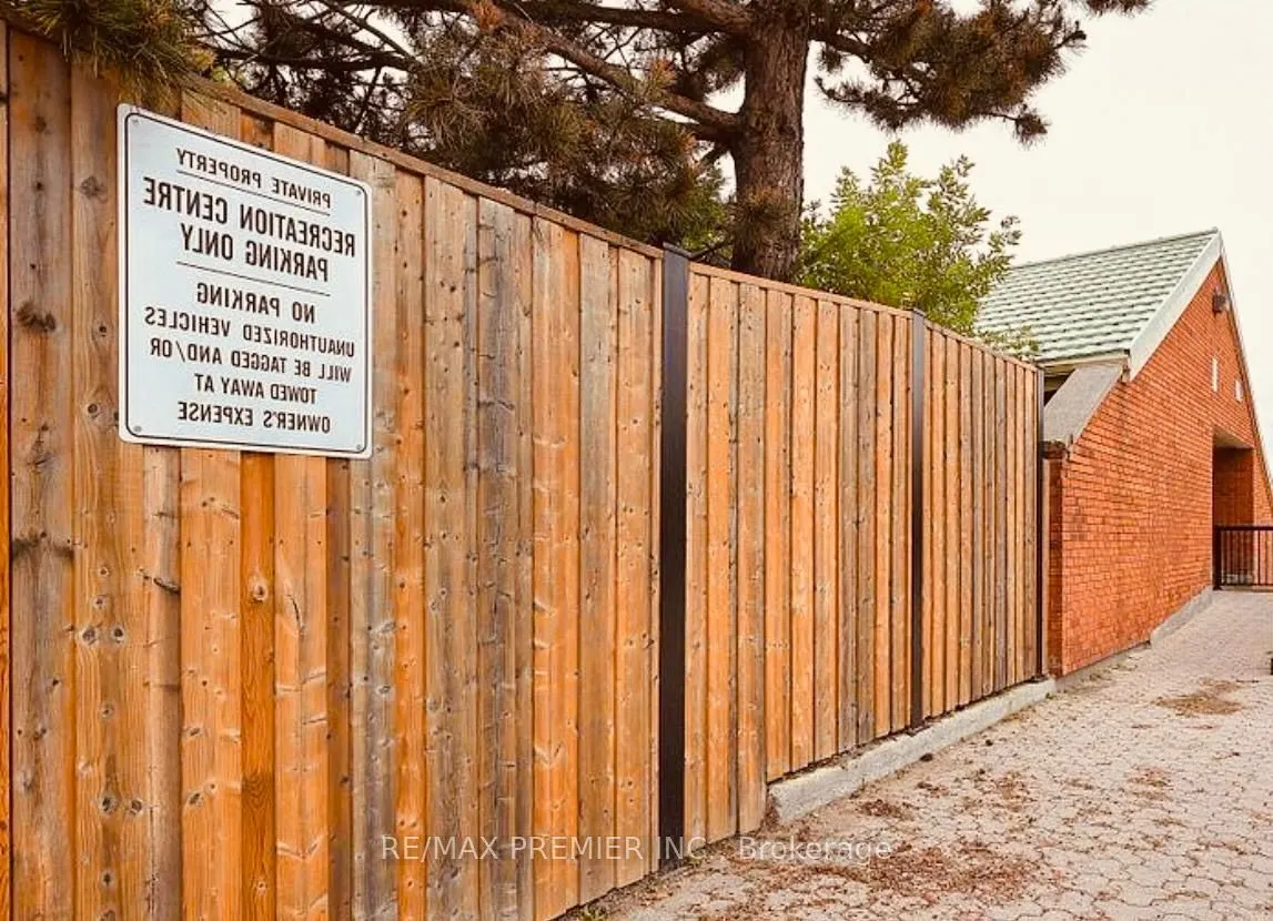 102 Dawson Crescent, #102