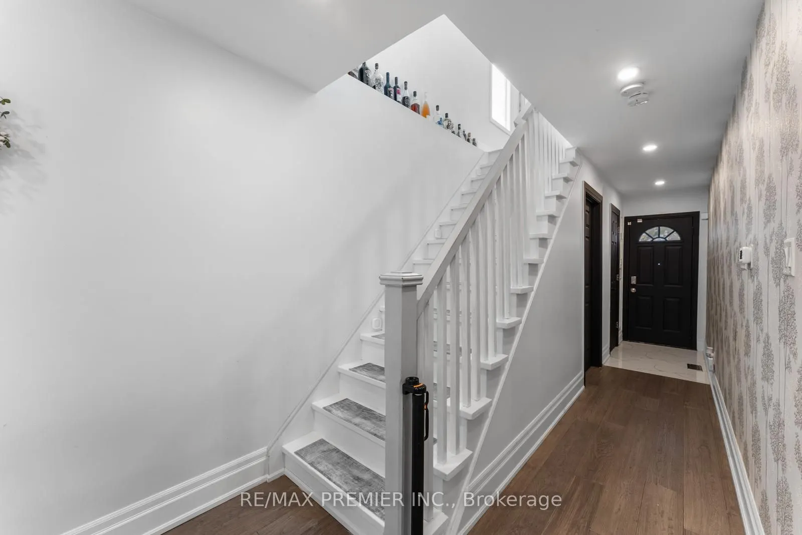 102 Dawson Crescent, #102