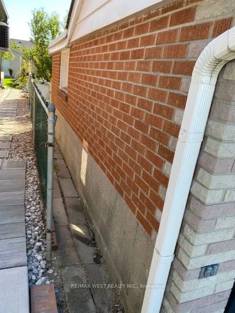 81 Cuffley Crescent S, #Basement