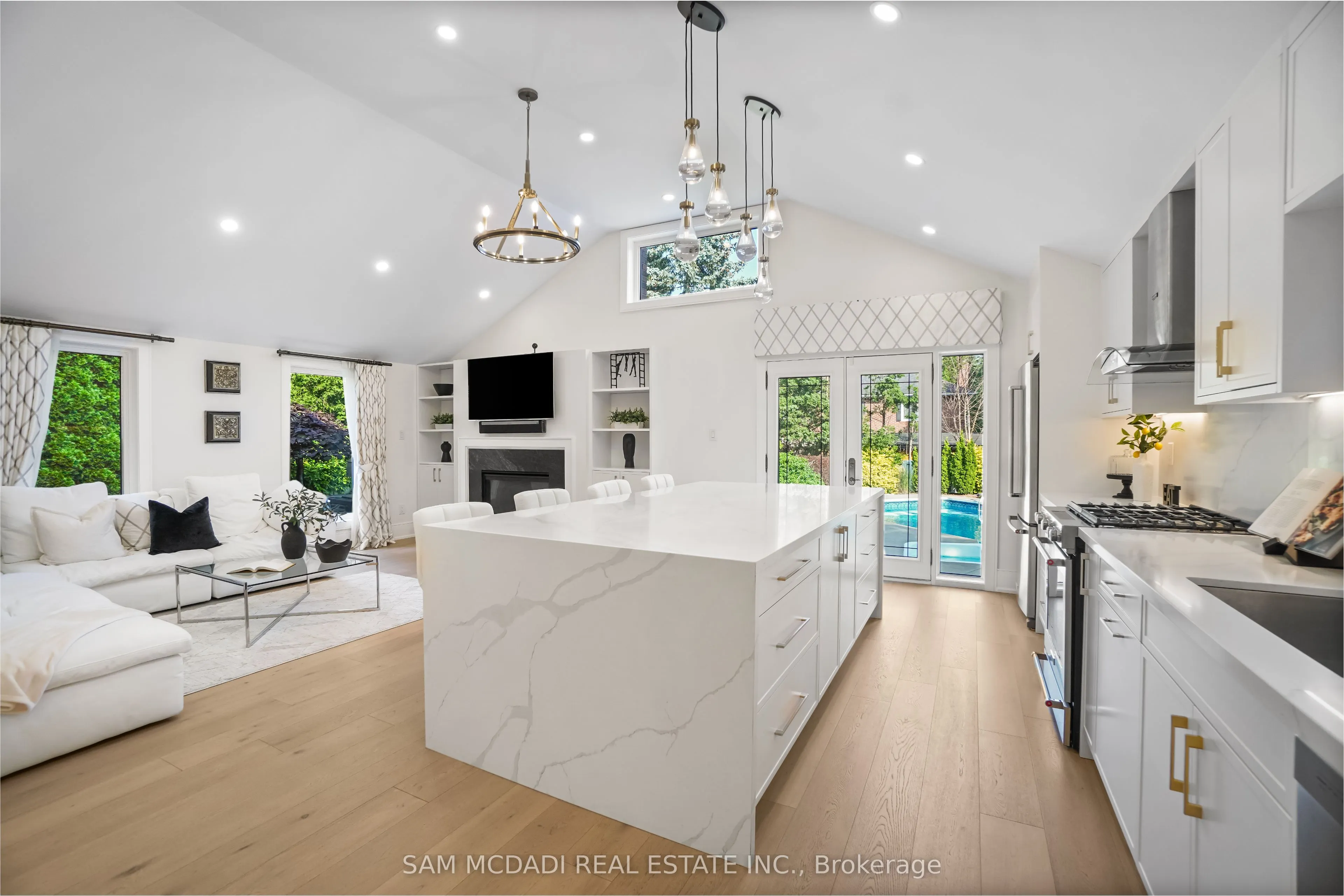 1882 Sherwood Forrest Circle