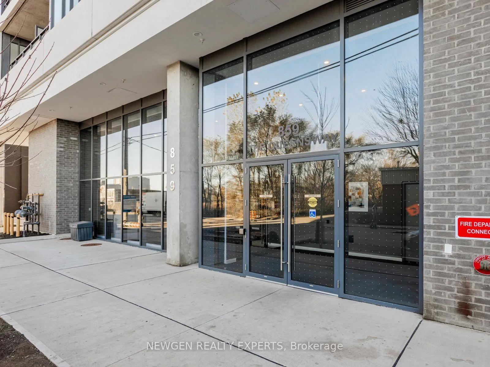 859 The Queensway, #824