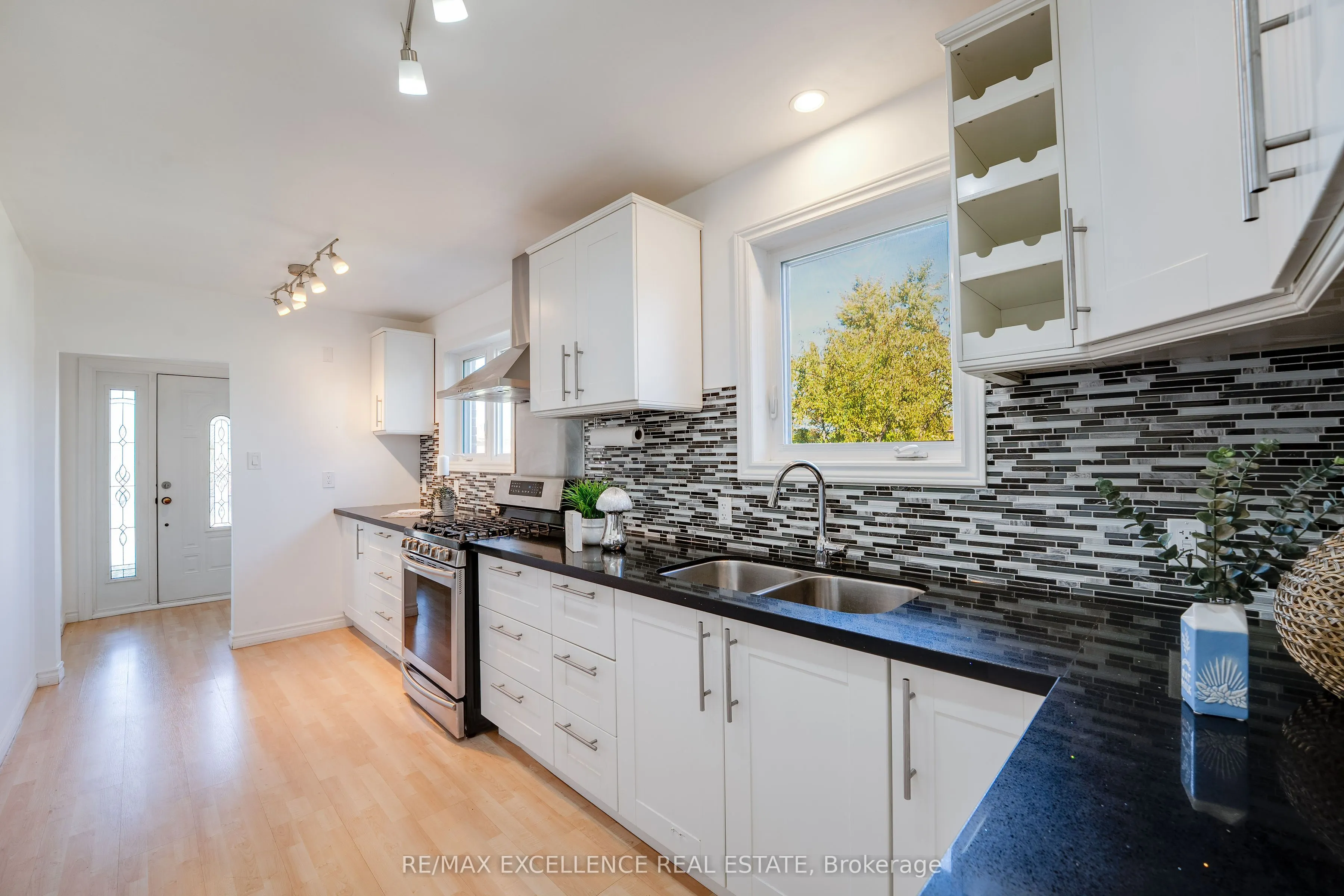 3692 Crabtree Crescent