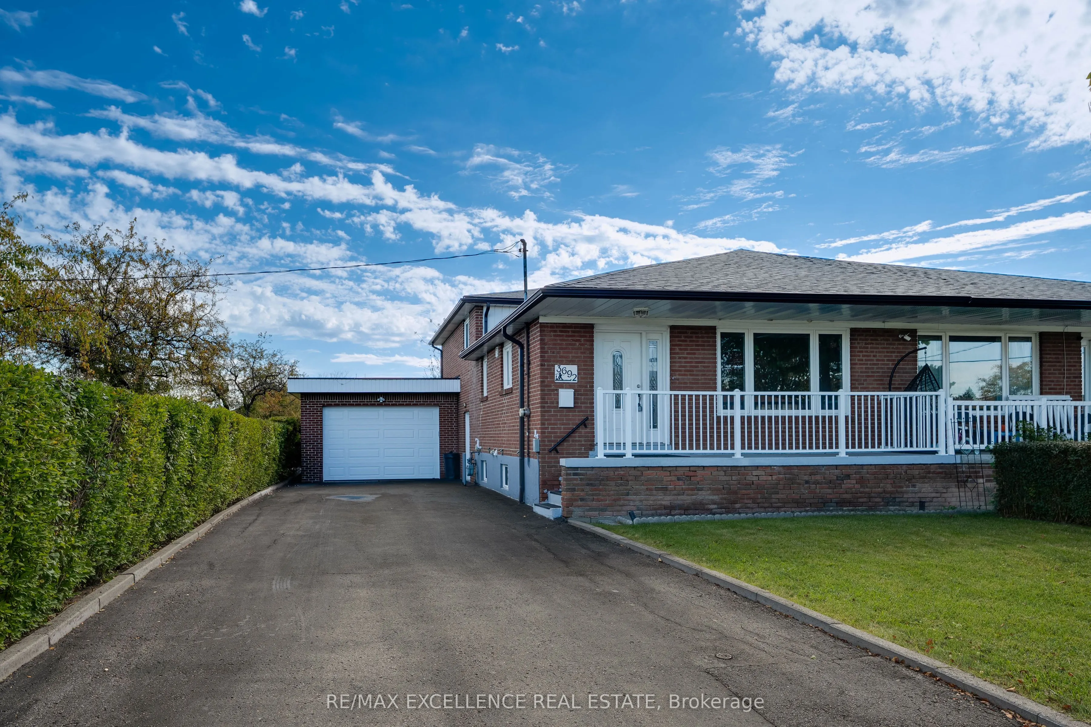 3692 Crabtree Crescent