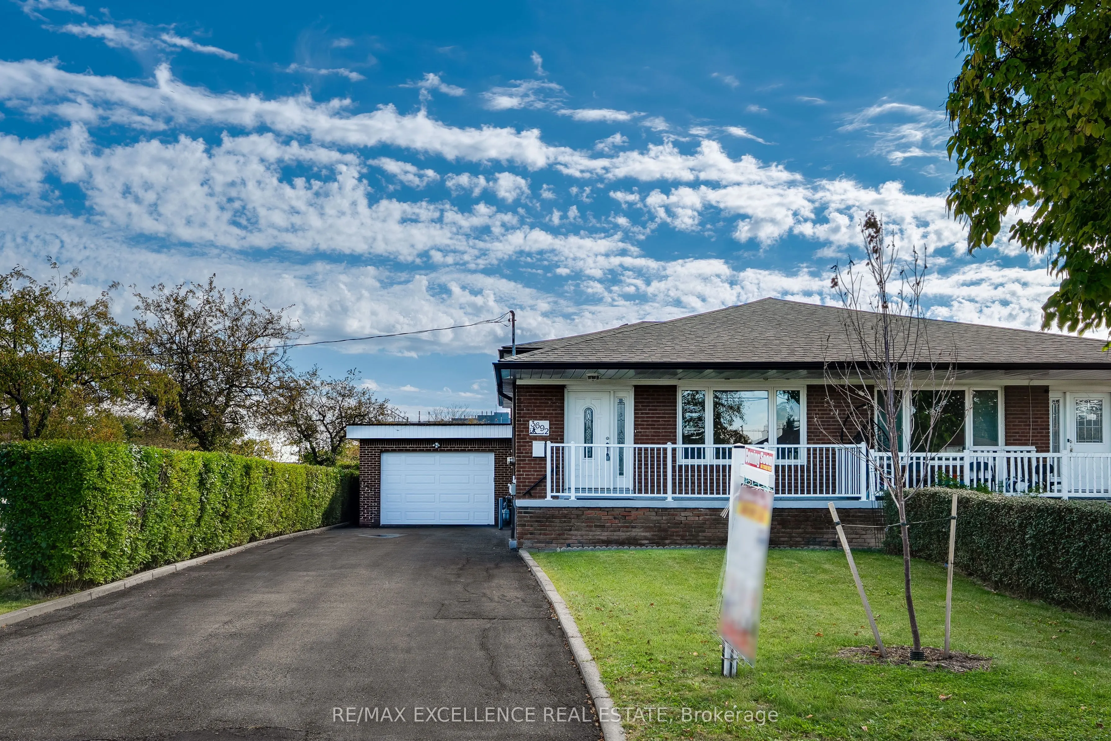 3692 Crabtree Crescent