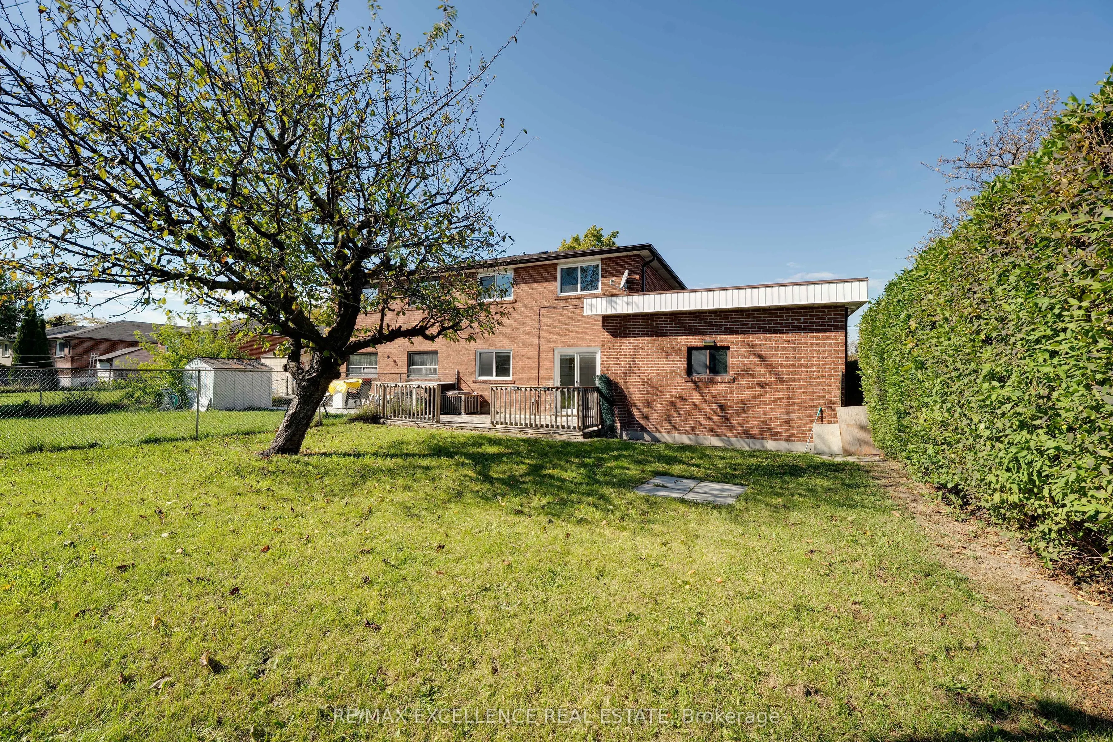 3692 Crabtree Crescent