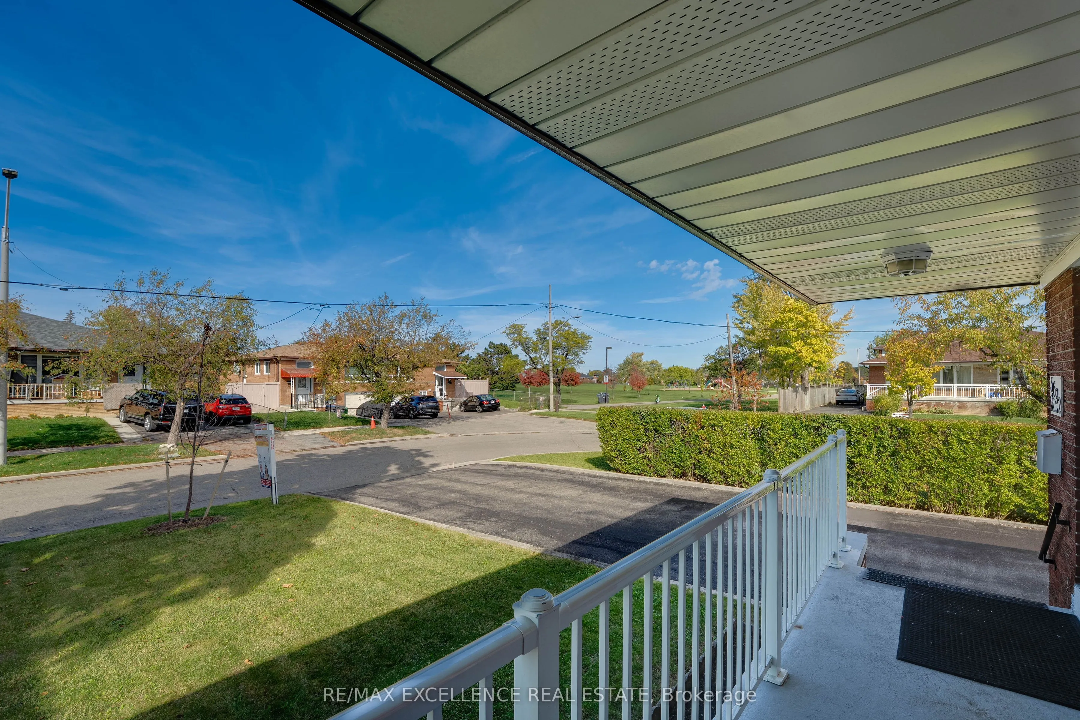 3692 Crabtree Crescent