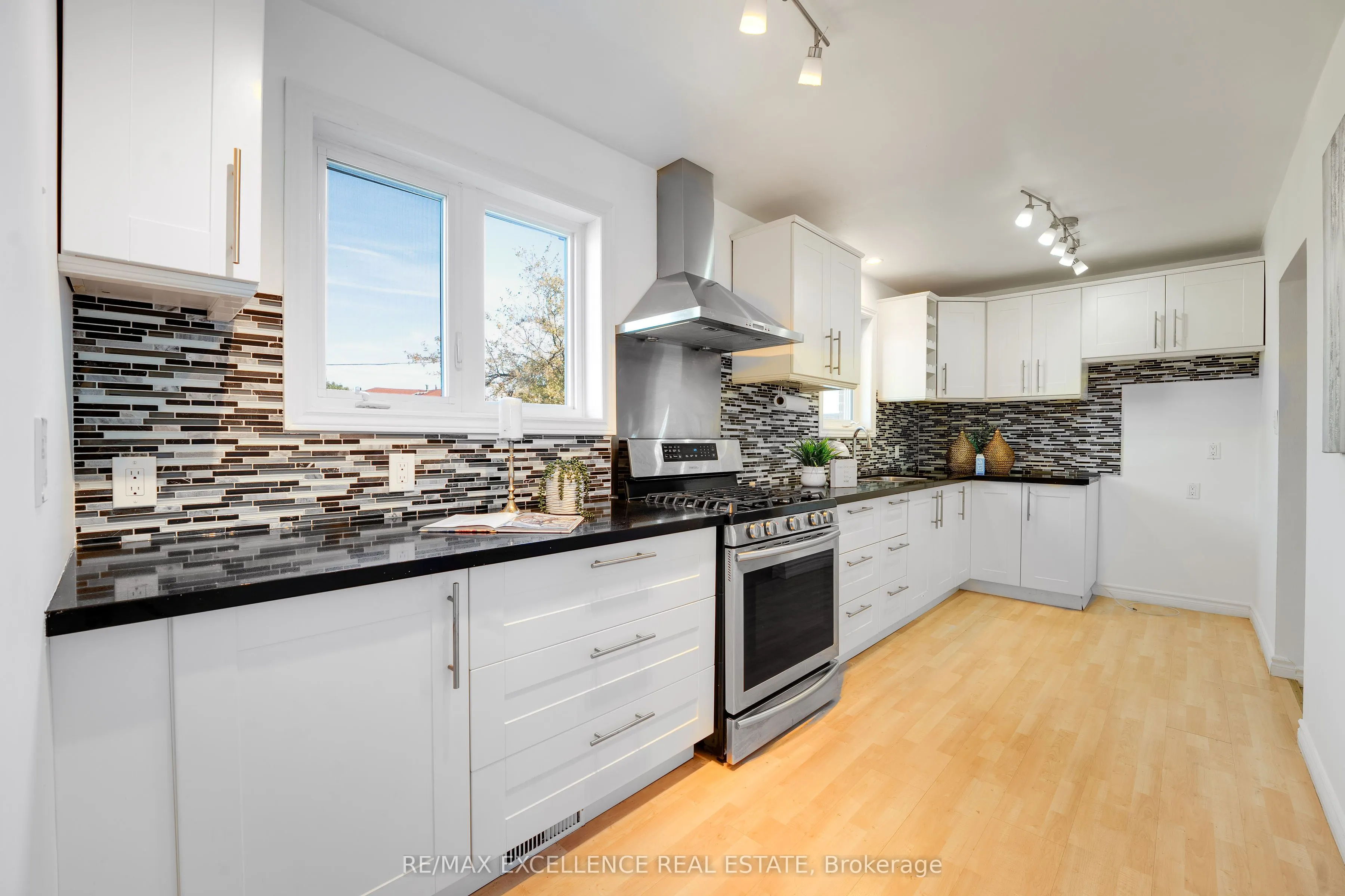 3692 Crabtree Crescent