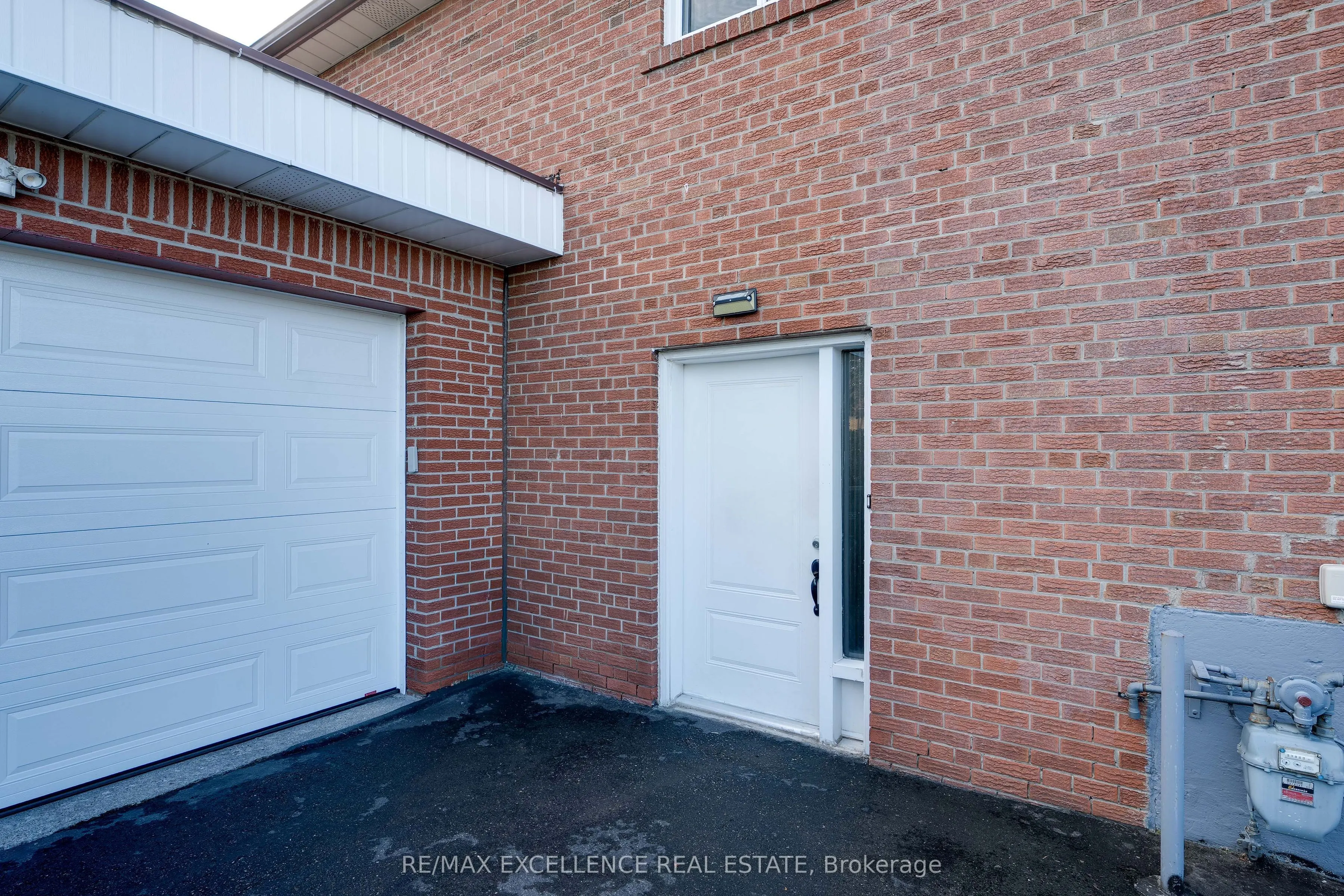 3692 Crabtree Crescent