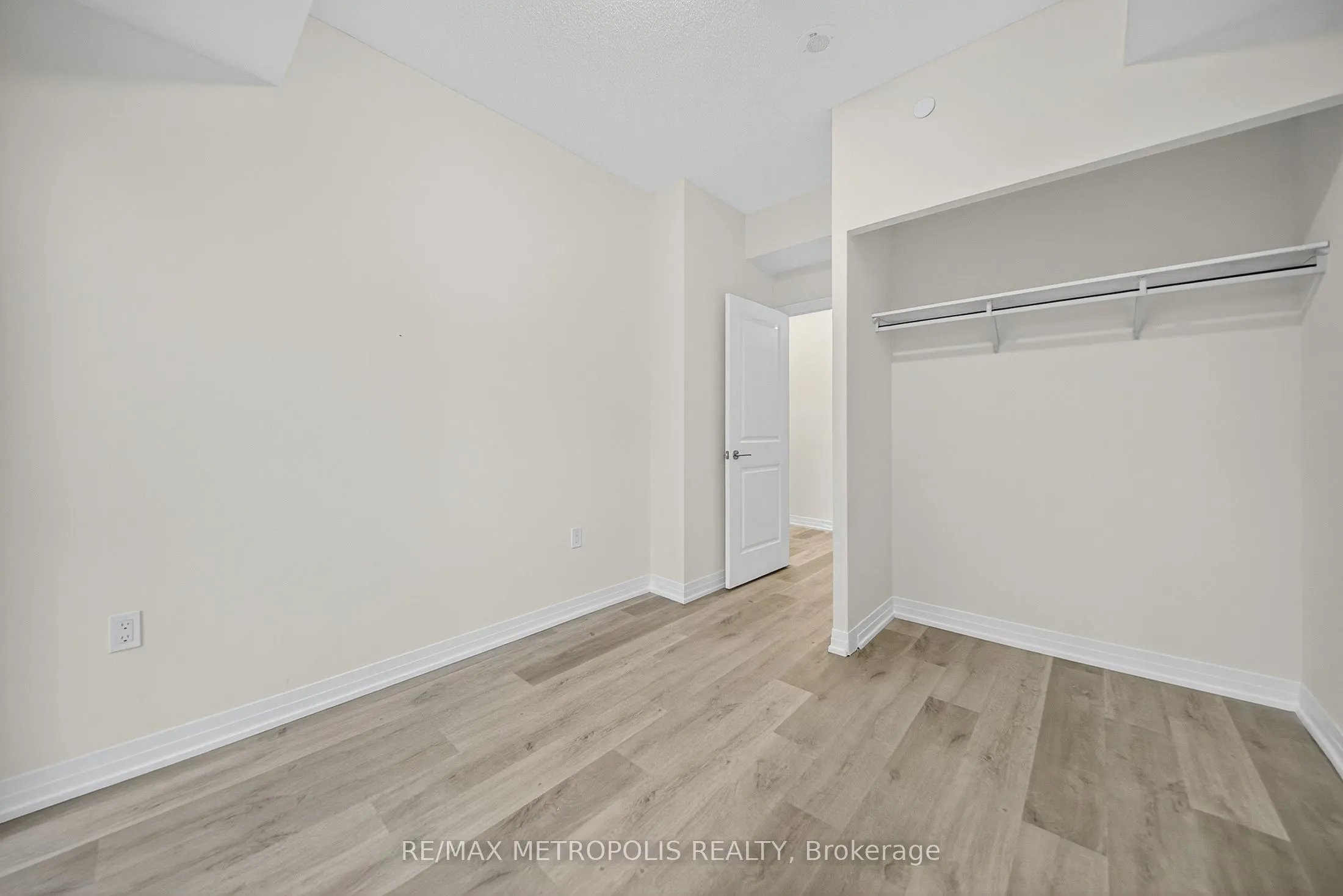 15 Watergarden Drive, #906
