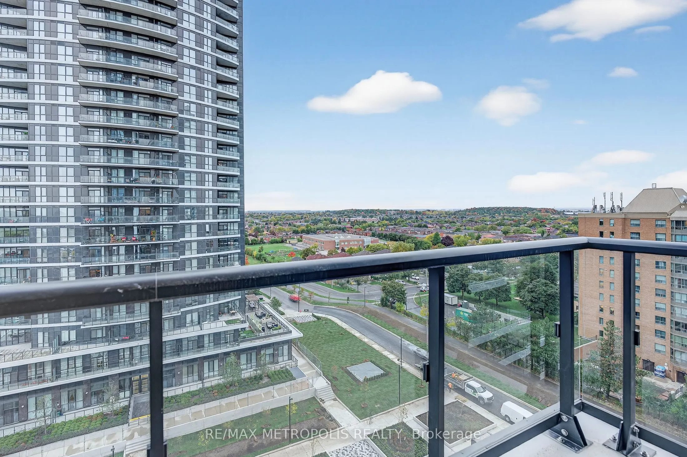 15 Watergarden Drive, #906