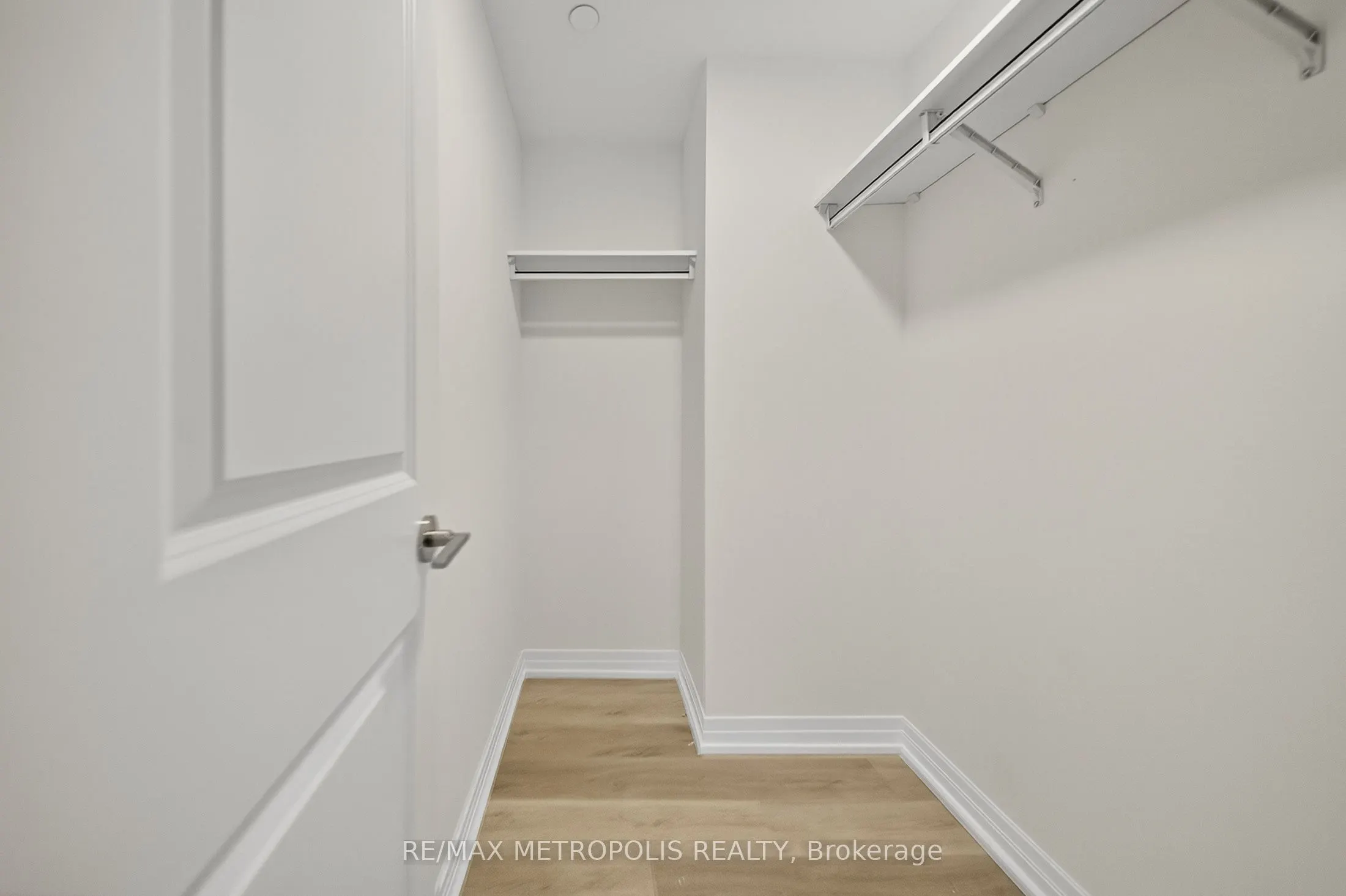 15 Watergarden Drive, #906