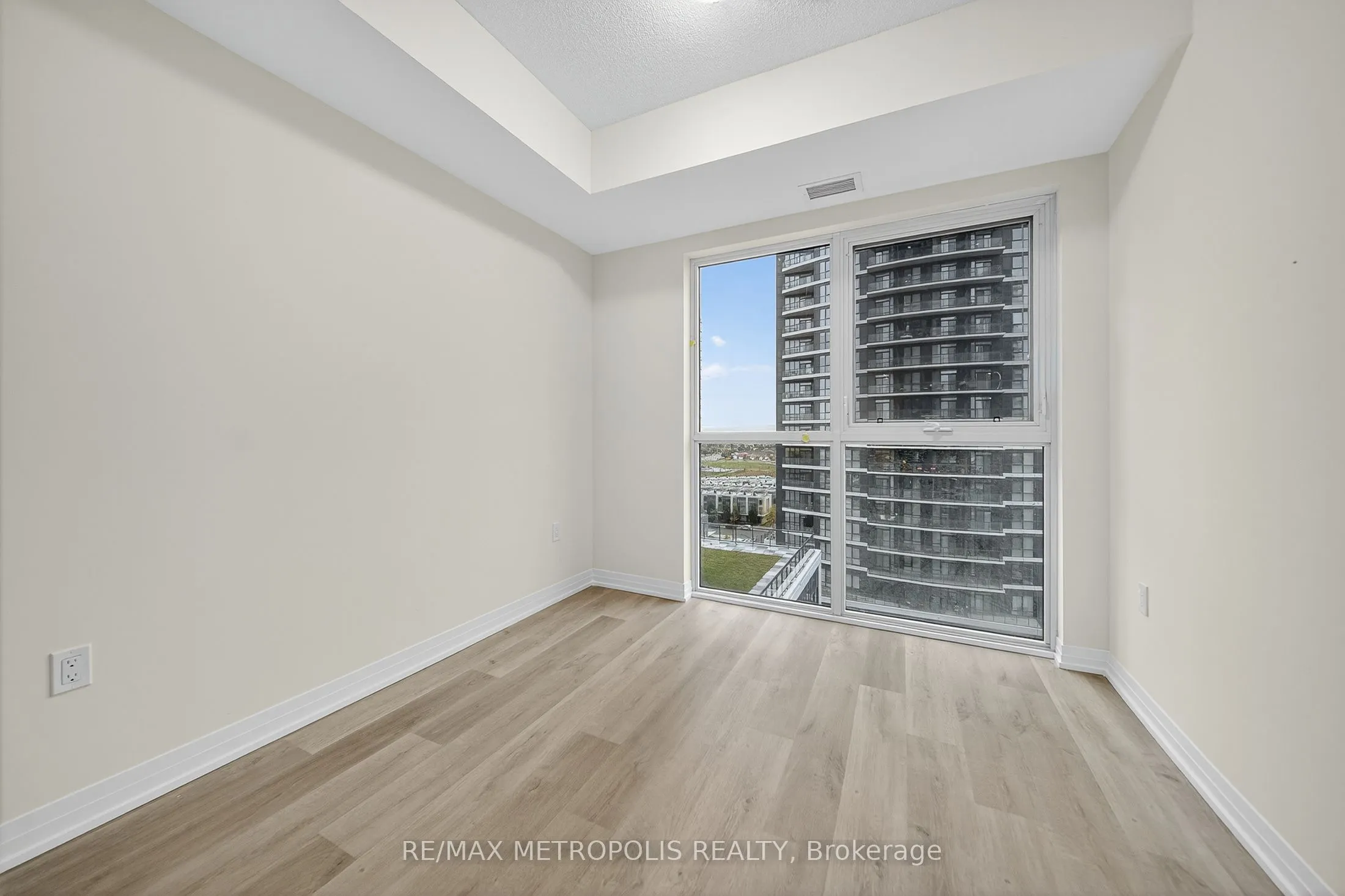 15 Watergarden Drive, #906