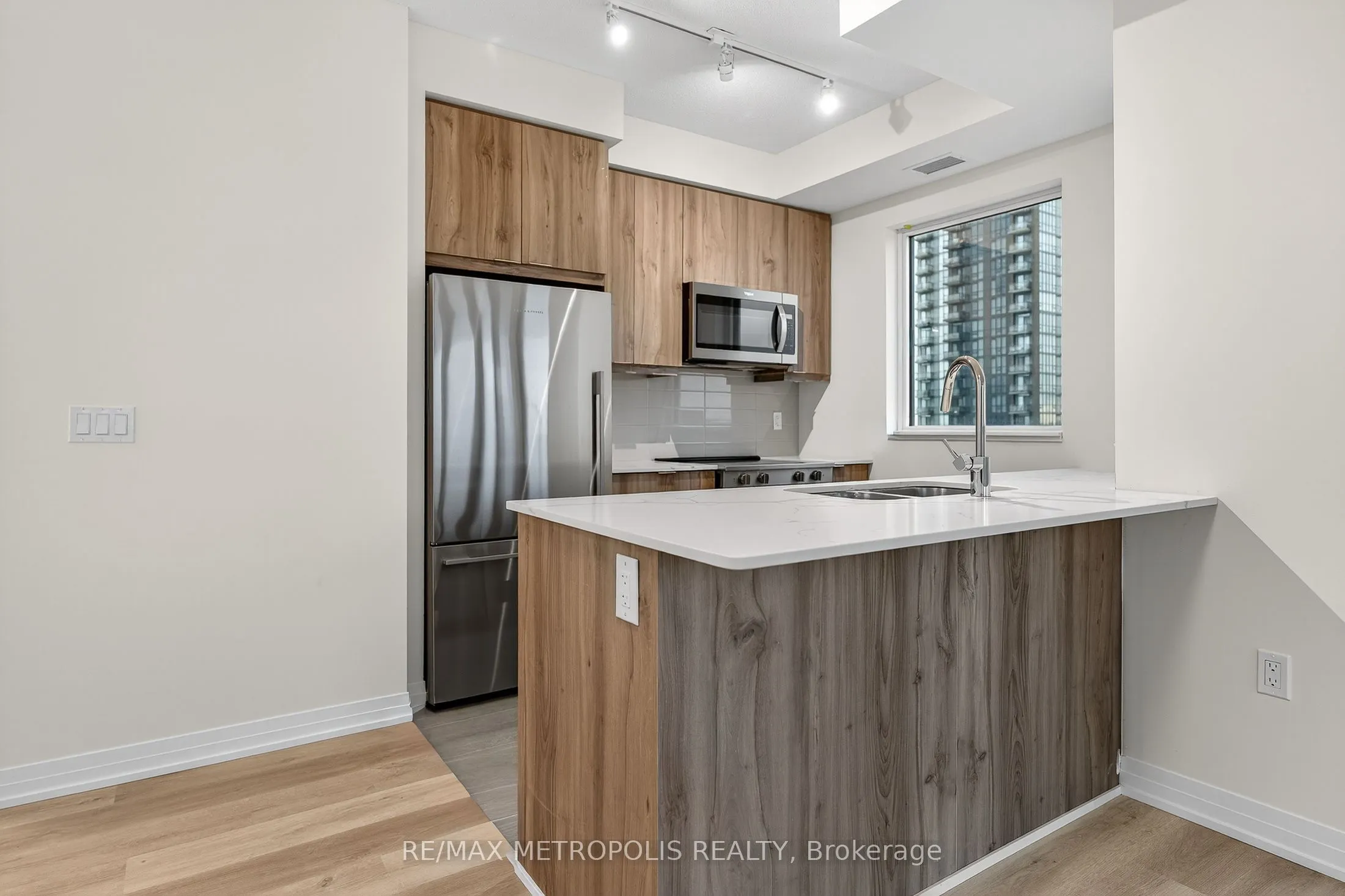 15 Watergarden Drive, #906
