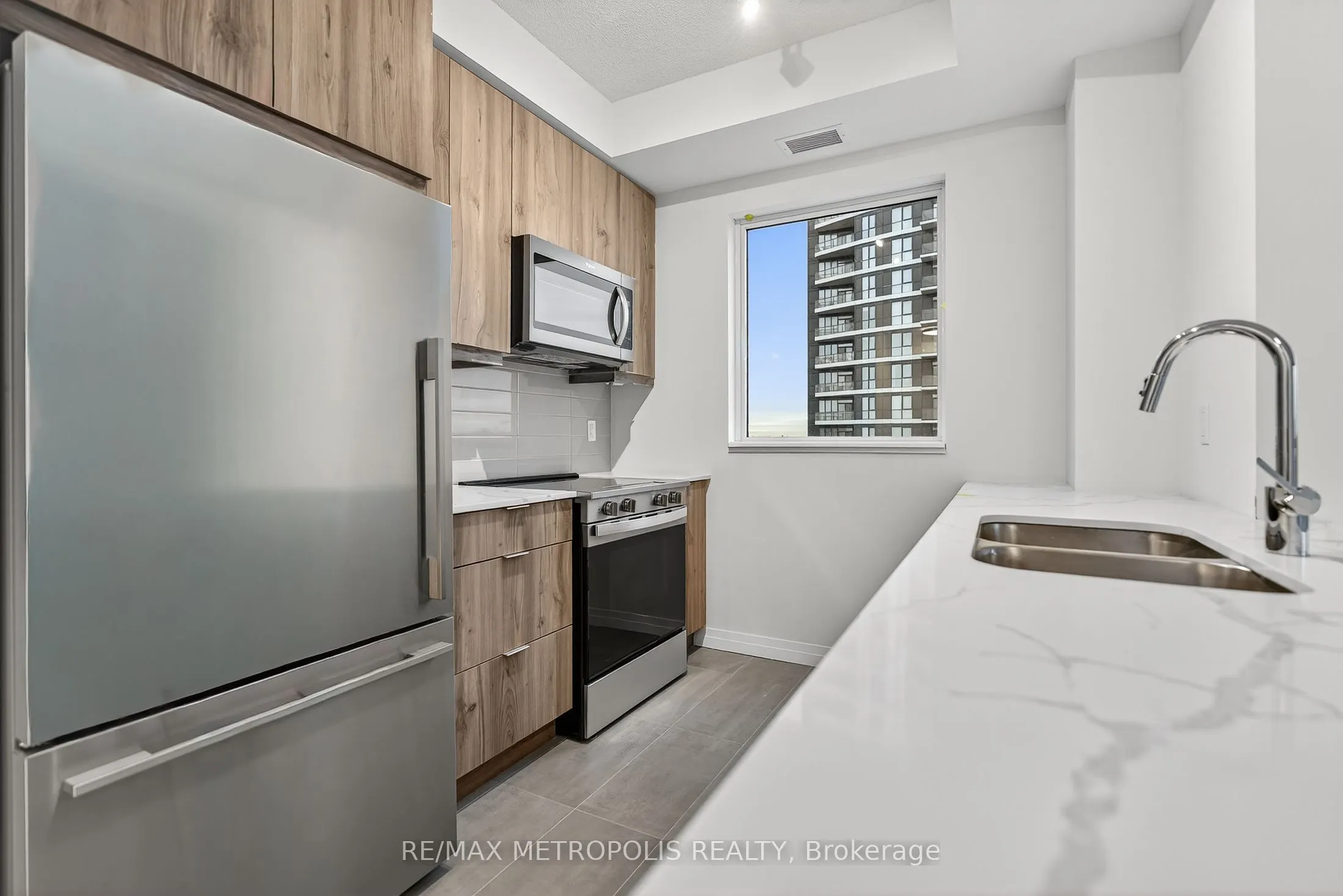 15 Watergarden Drive, #906