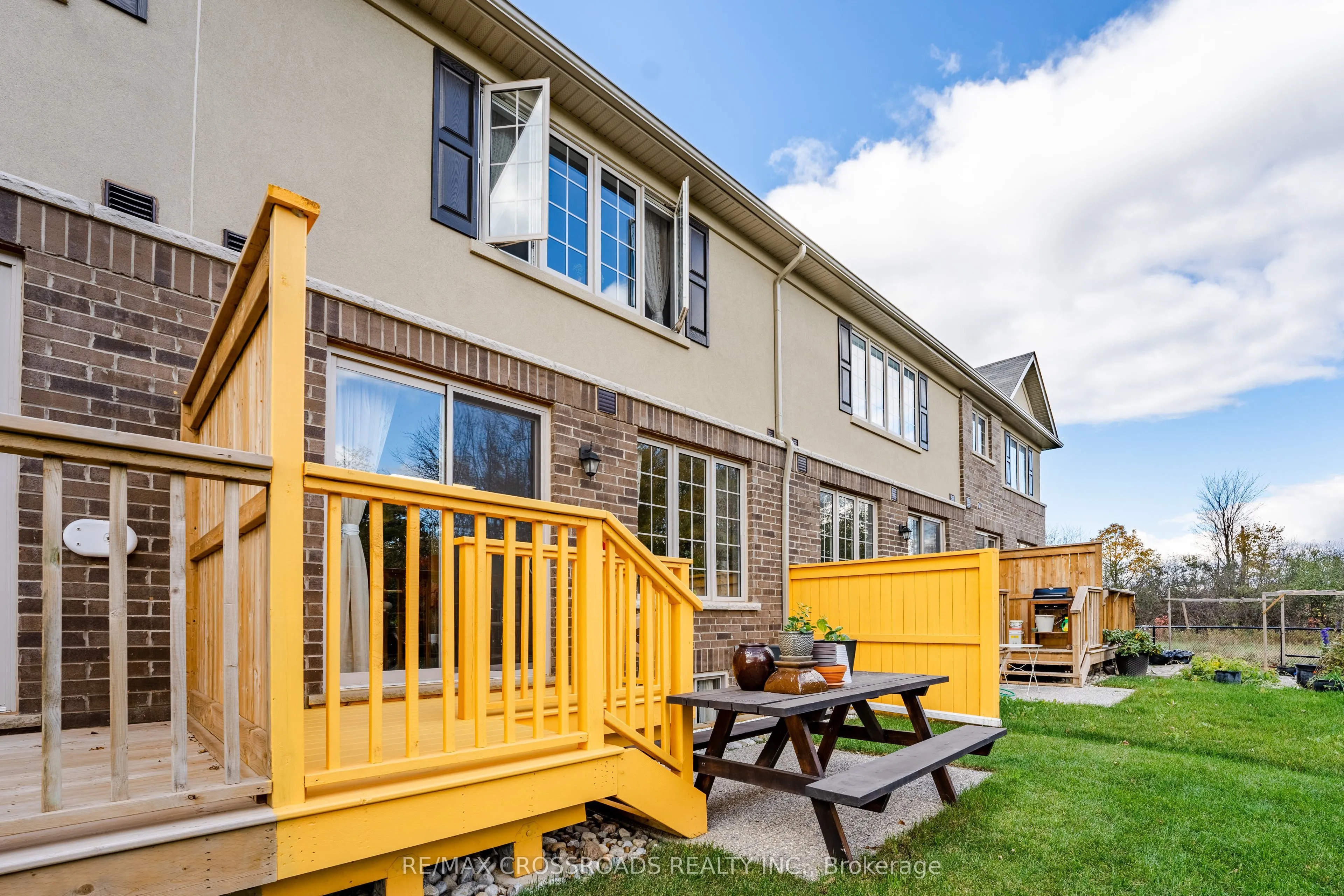 3333 Mockingbird Common E