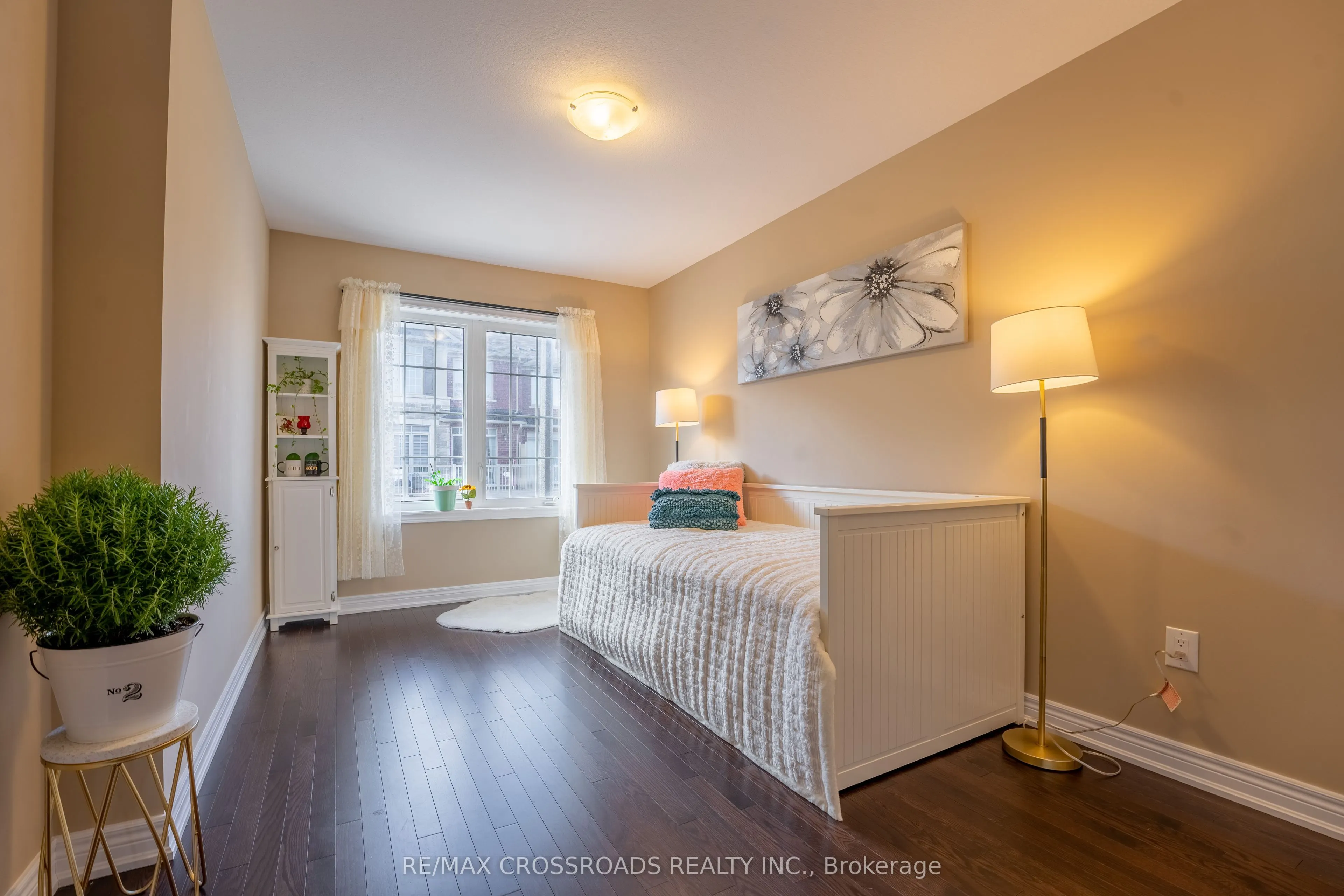 3333 Mockingbird Common E