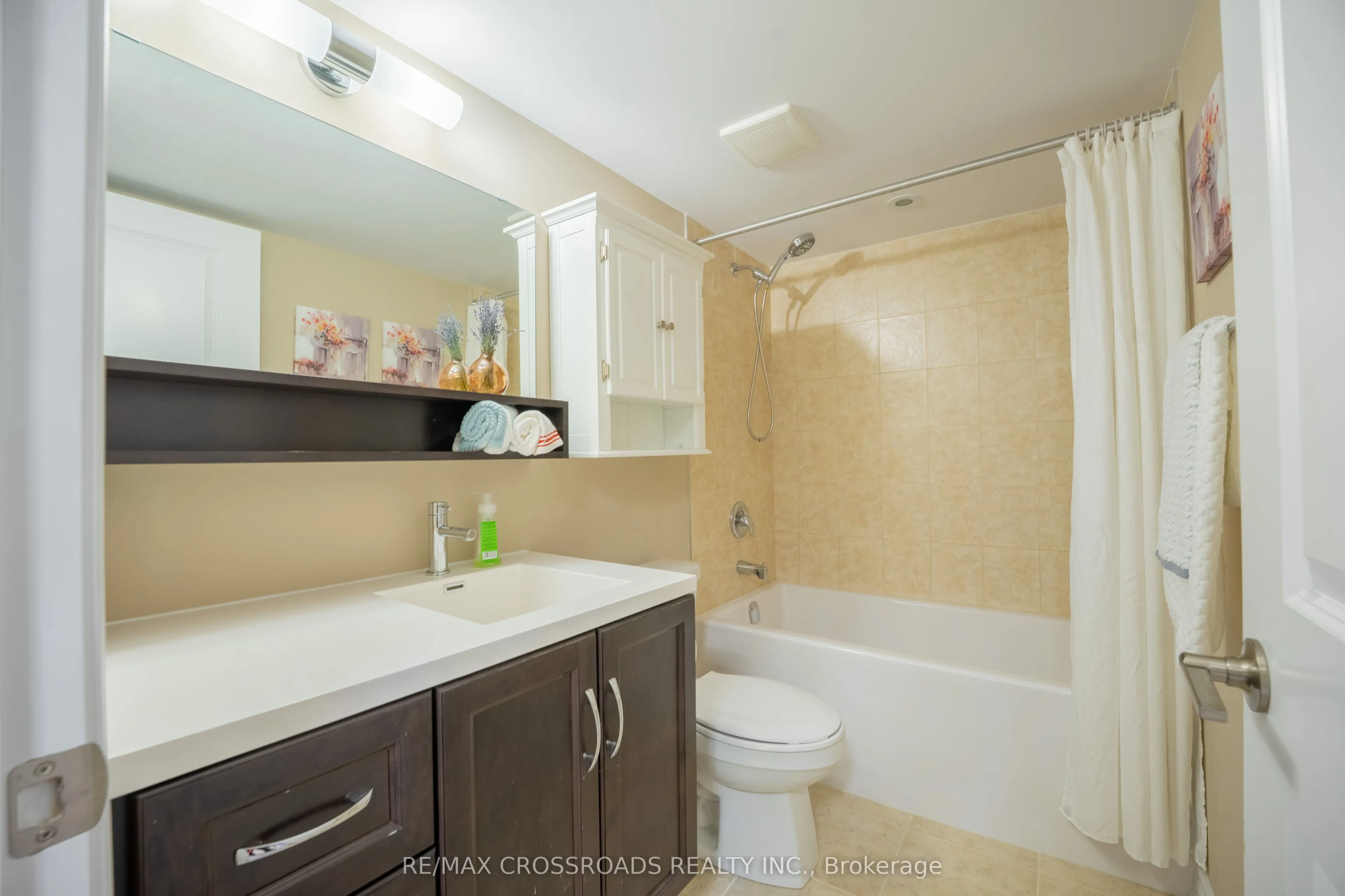 3333 Mockingbird Common E