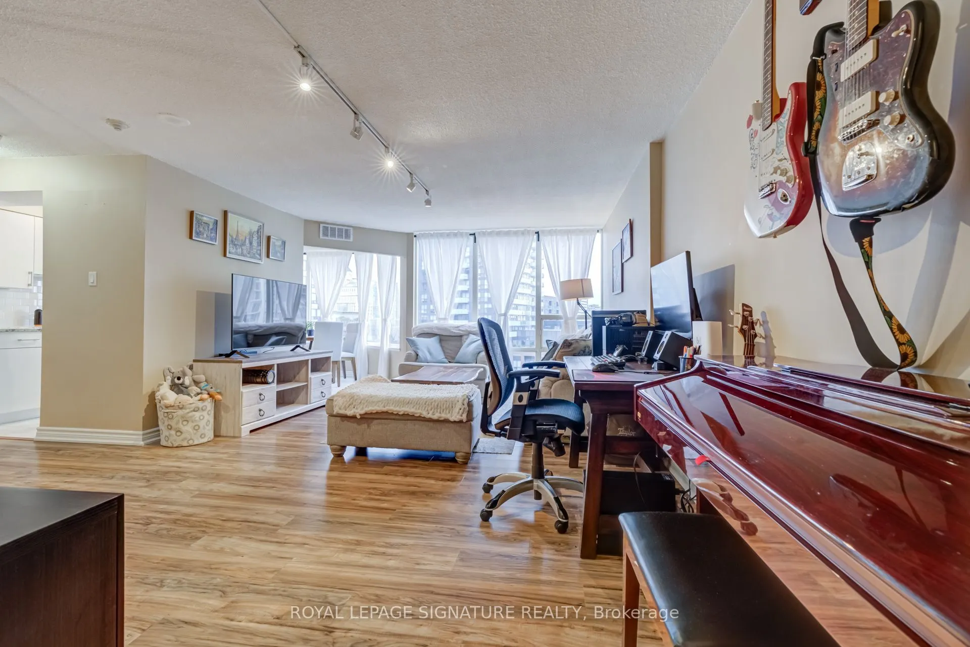 350 Rathburn Road W, #1001