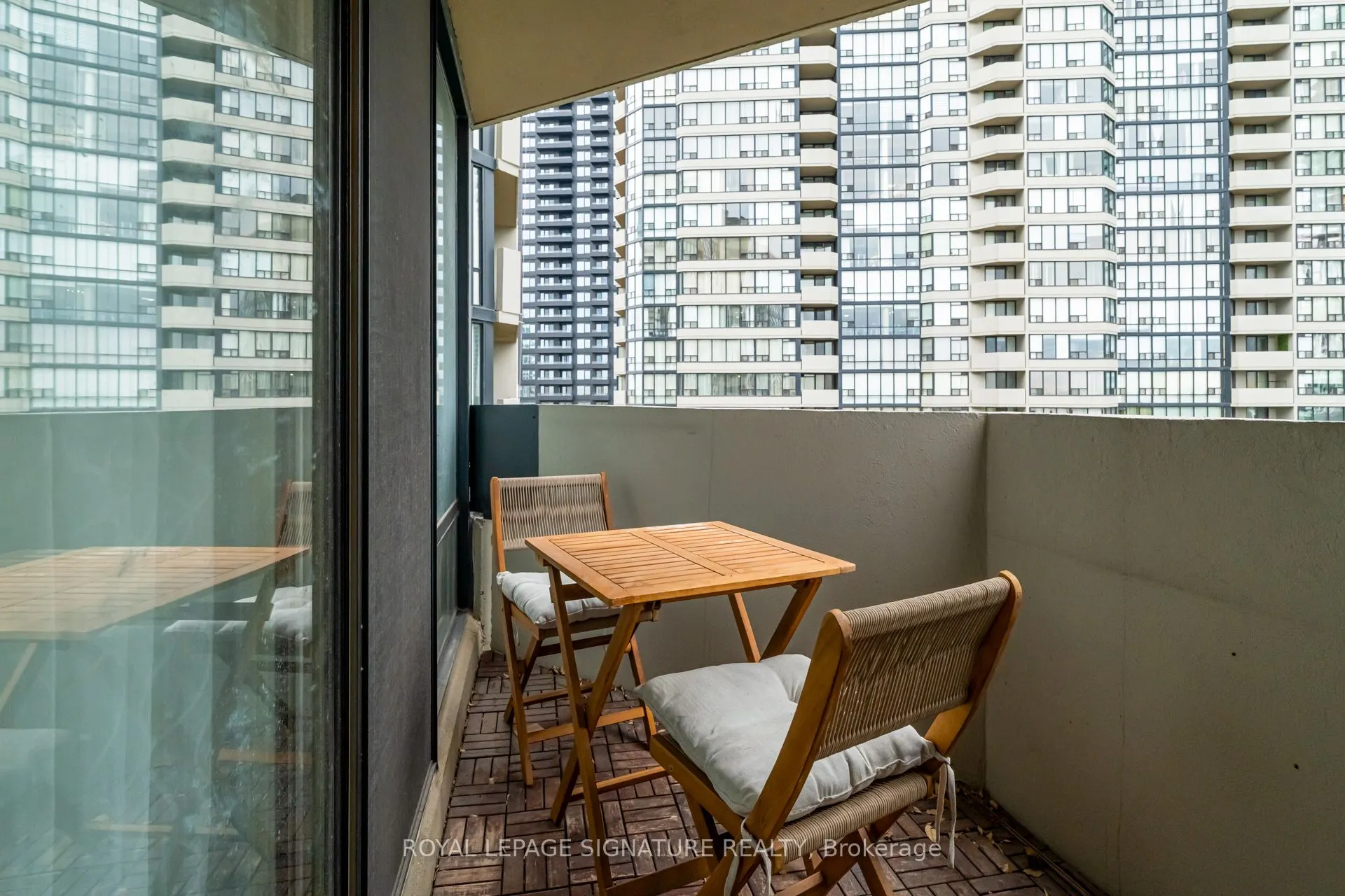 350 Rathburn Road W, #1001