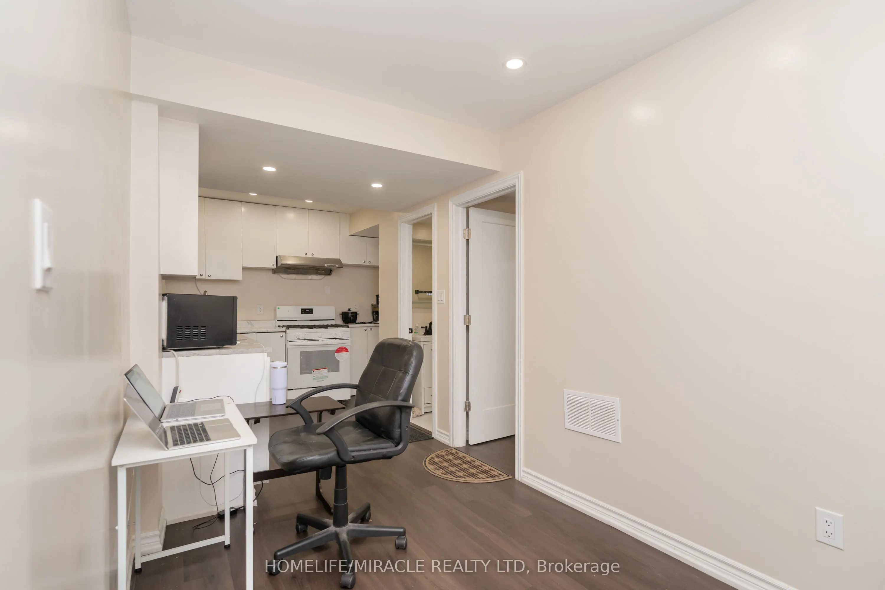 10 Huntingwood Crescent