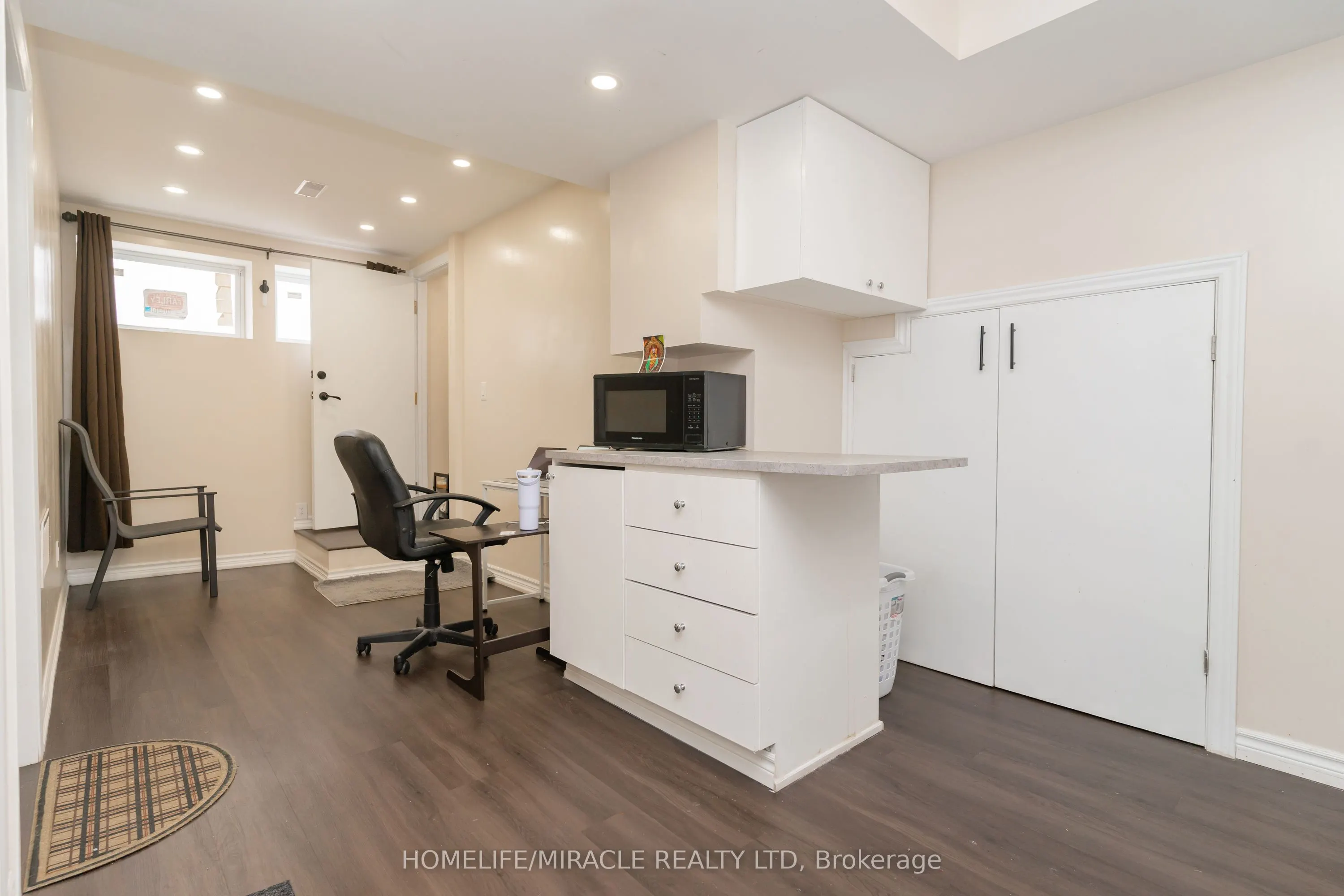 10 Huntingwood Crescent