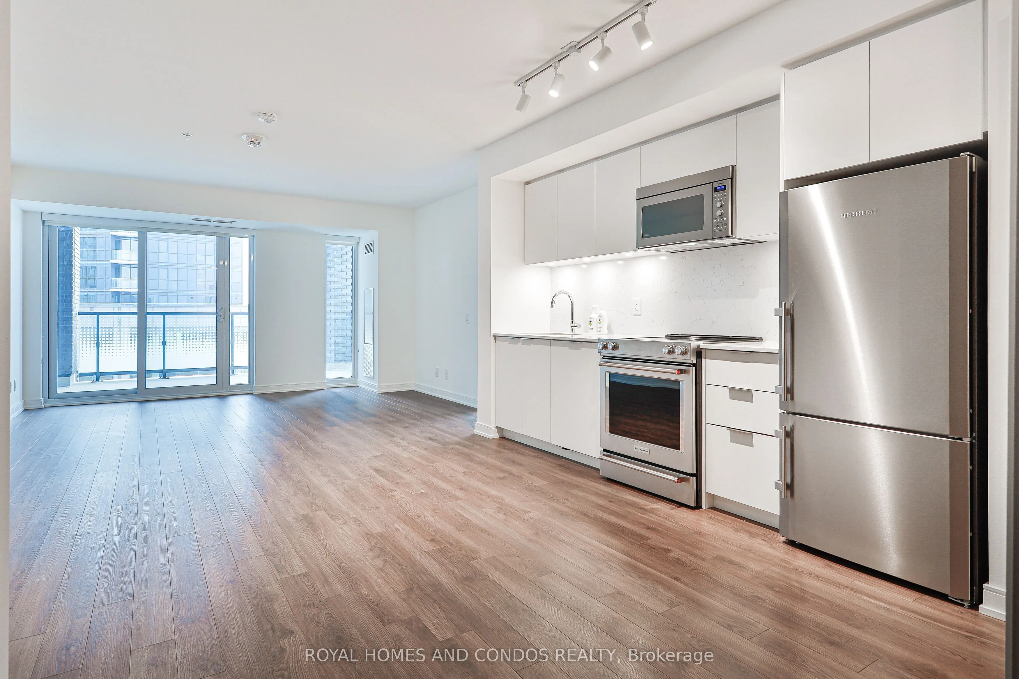 30 Samuel Wood Way, #402