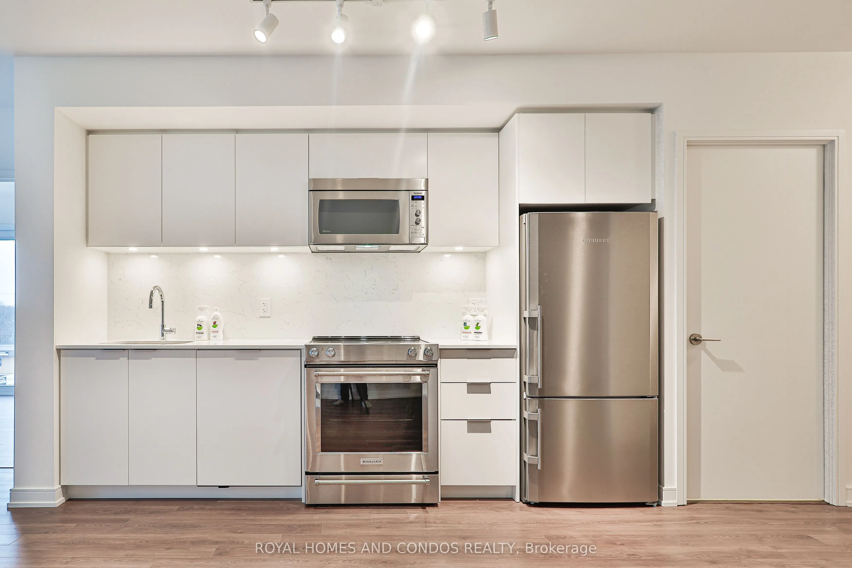 30 Samuel Wood Way, #402