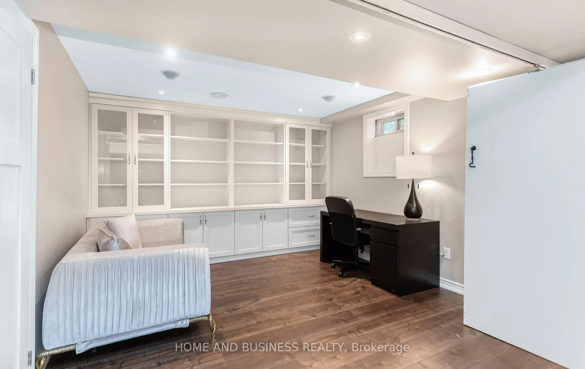 2192 Oakmead Boulevard