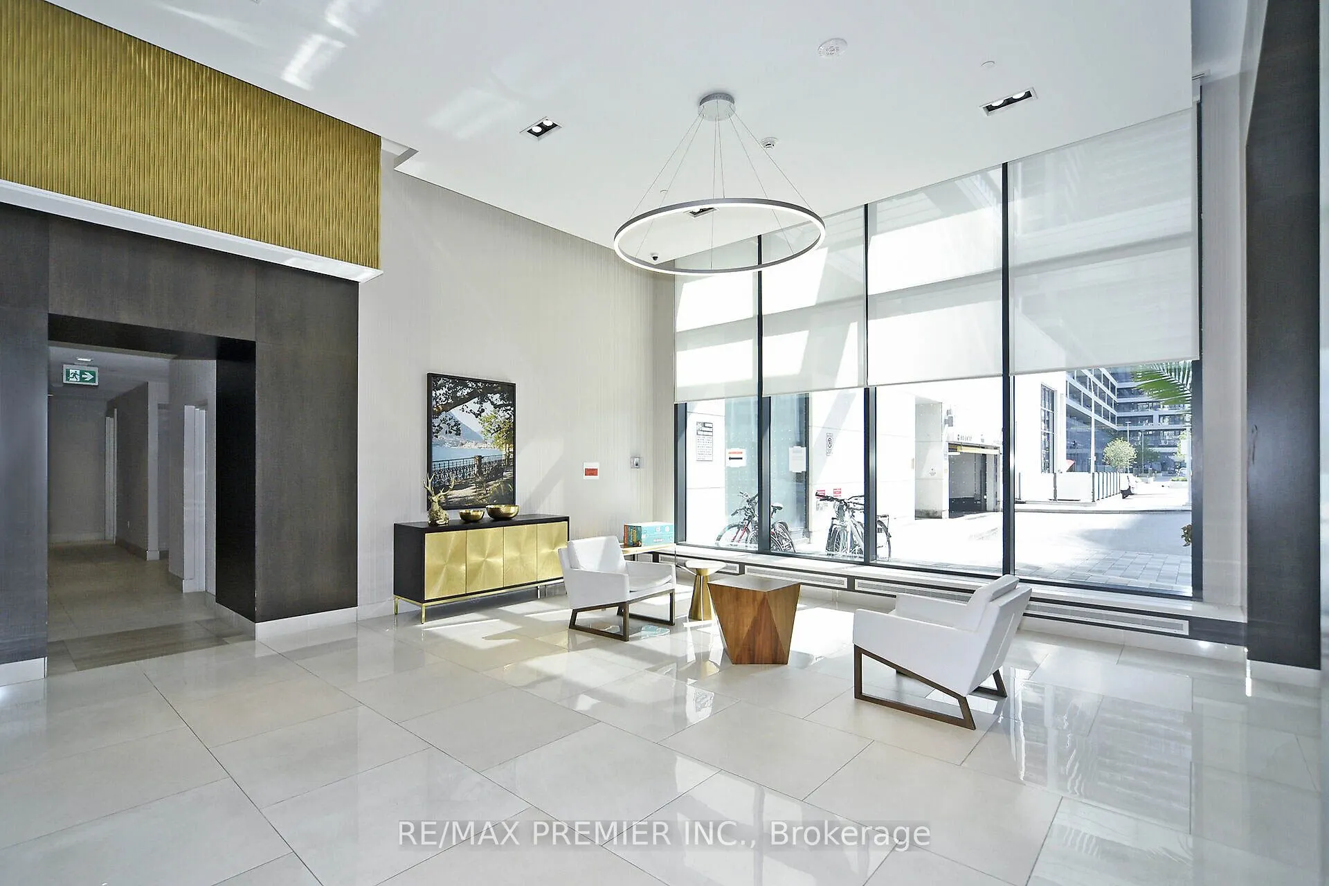 9000 Jane Street, #215
