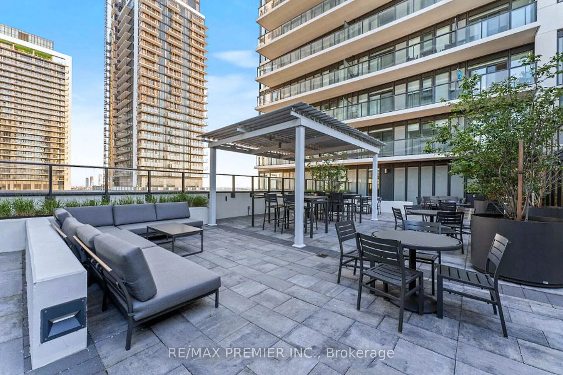 9000 Jane Street, #215