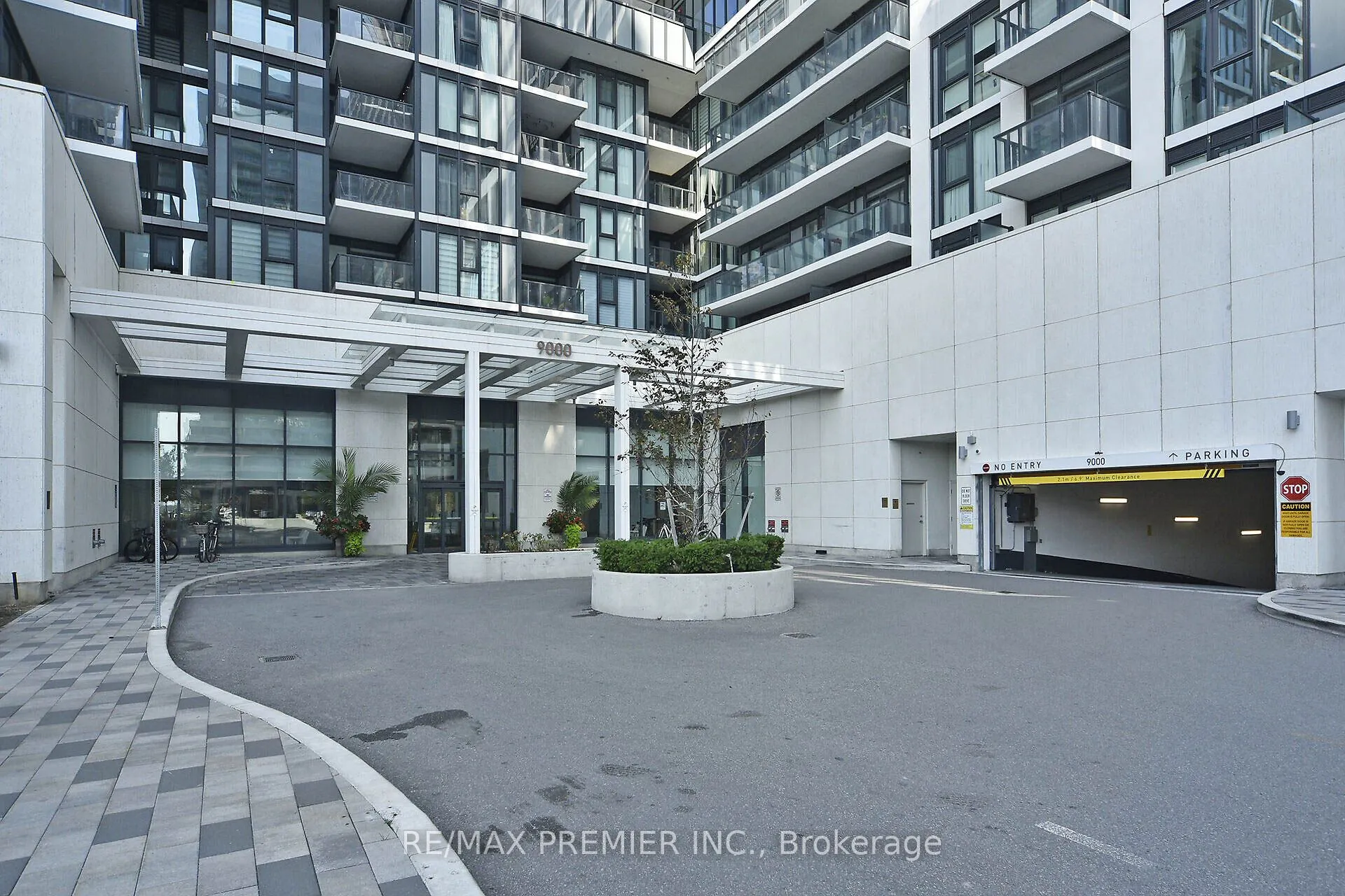 9000 Jane Street, #215