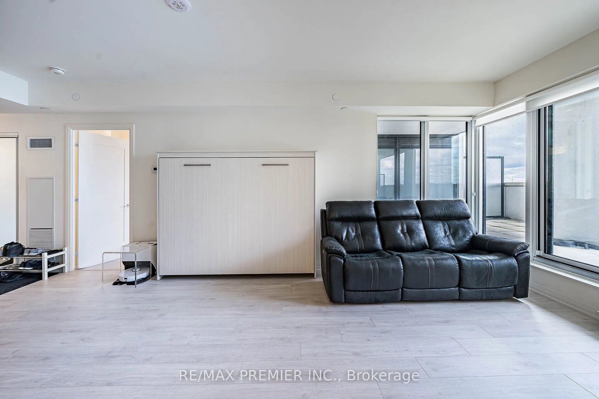 9000 Jane Street, #215